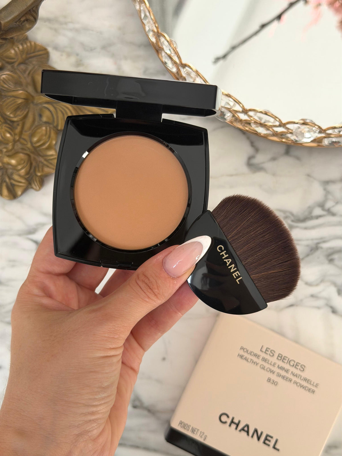 CHANEL Les Beiges
Healthy Glow Sheer Powder (B30)