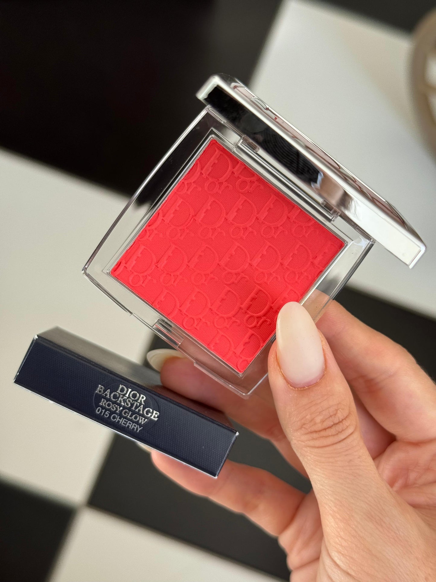 DIOR Backstage Rosy Glow (015)
Powder Blush with pH-Activated Color