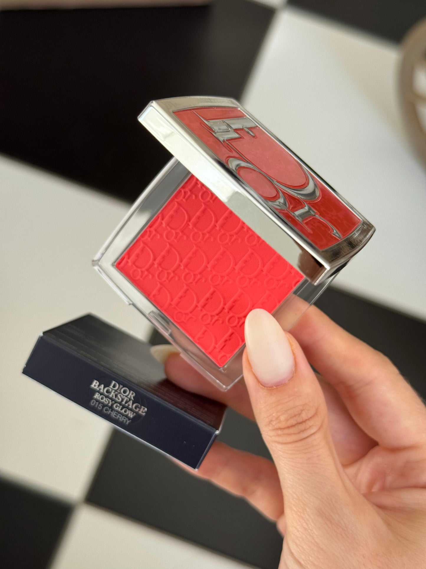 DIOR Backstage Rosy Glow (015)
Powder Blush with pH-Activated Color