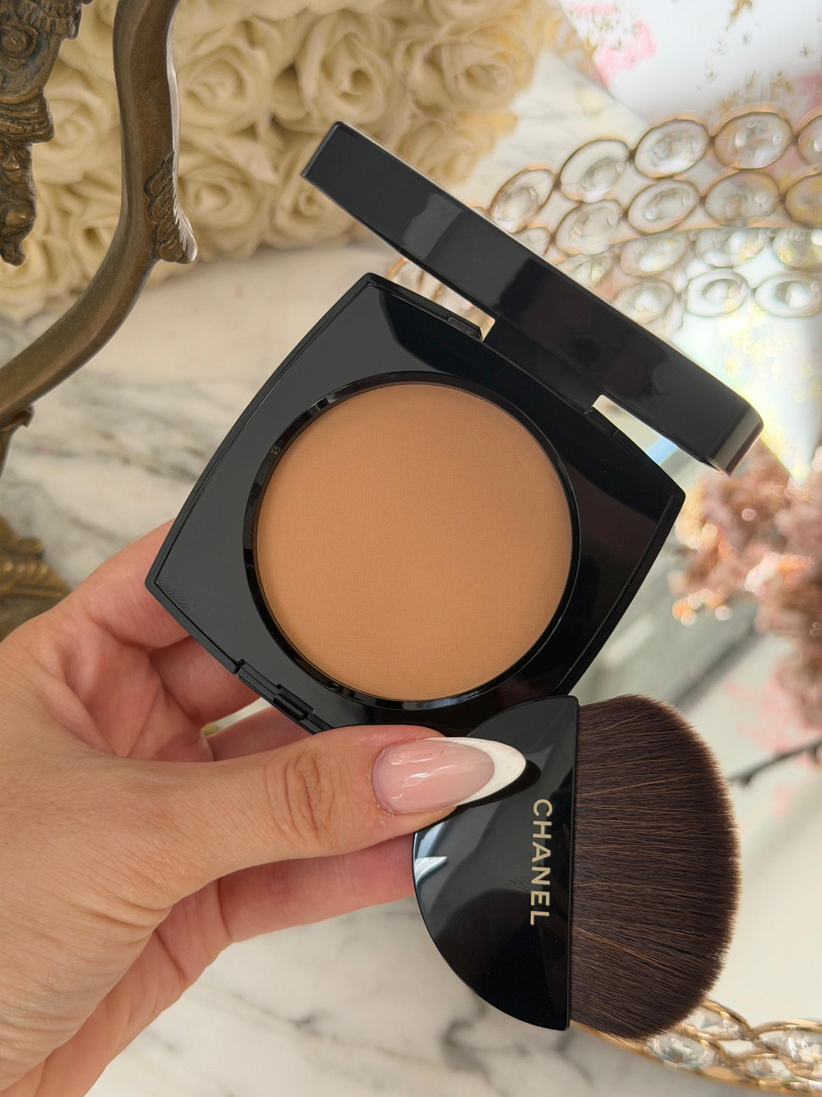 CHANEL Les Beiges
Healthy Glow Sheer Powder (B30)