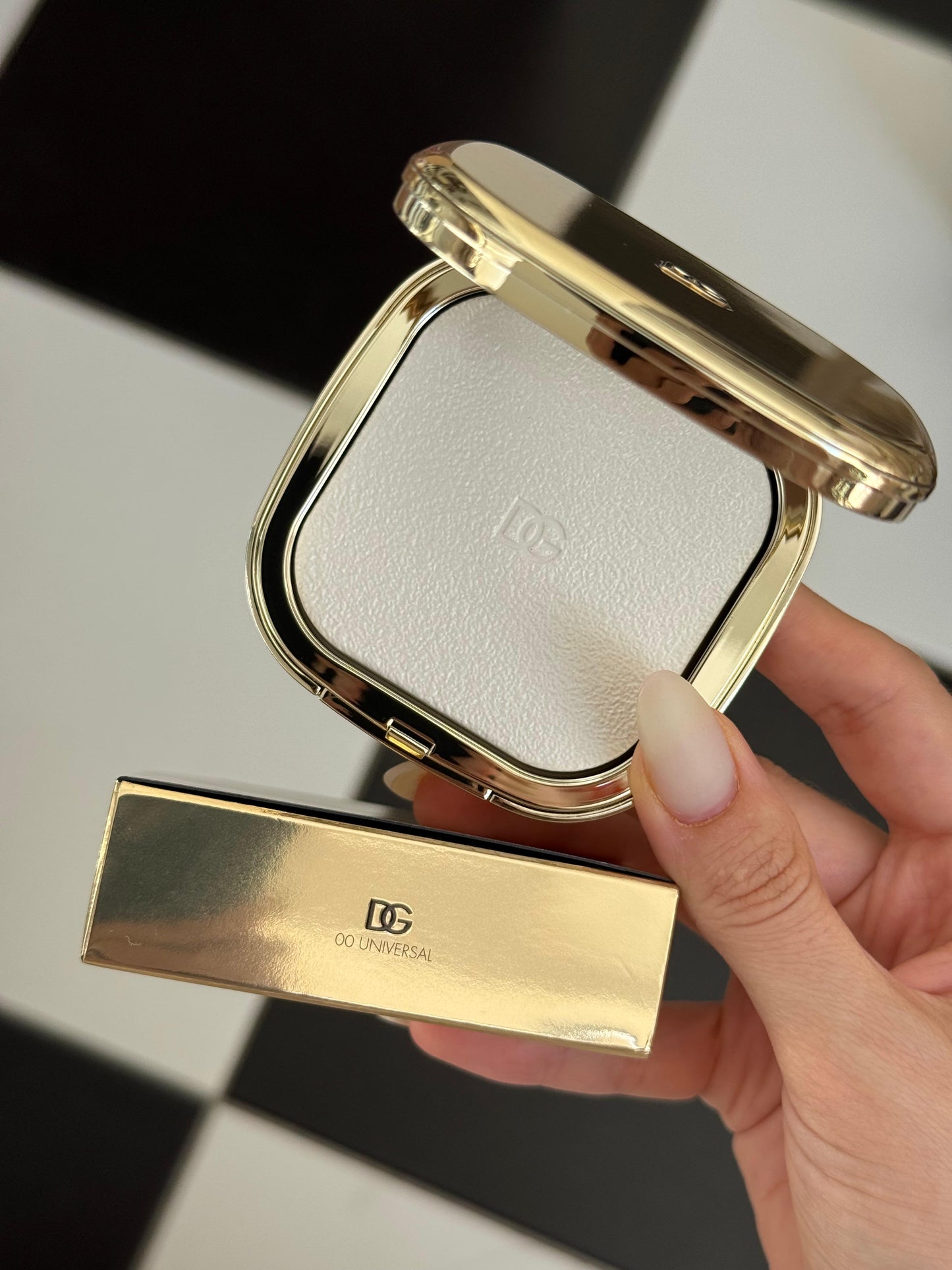 DOLCE&GABBANA Fig Skin Perfector
Shine Control Blurring Powder