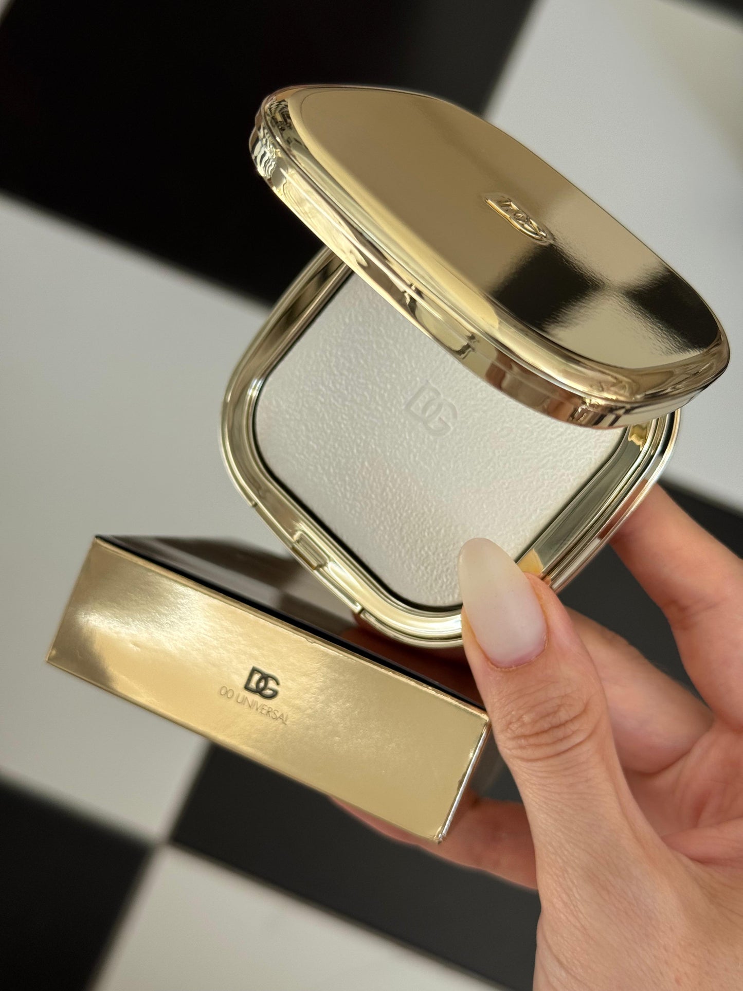 DOLCE&GABBANA Fig Skin Perfector
Shine Control Blurring Powder