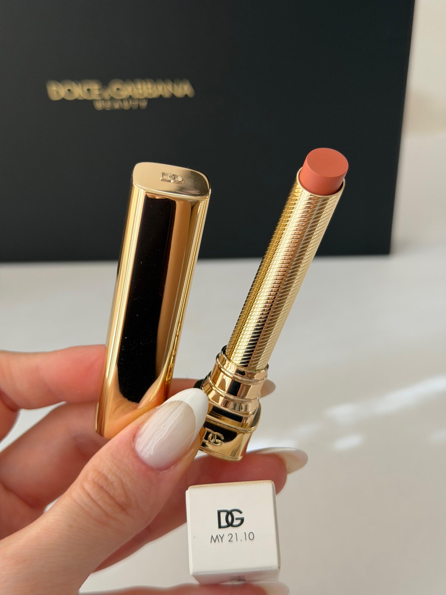 DOLCE&GABBANA My Comfy Matte Lipstick - My 21.10
Instant Rich Color & Hydration Lip Stylo