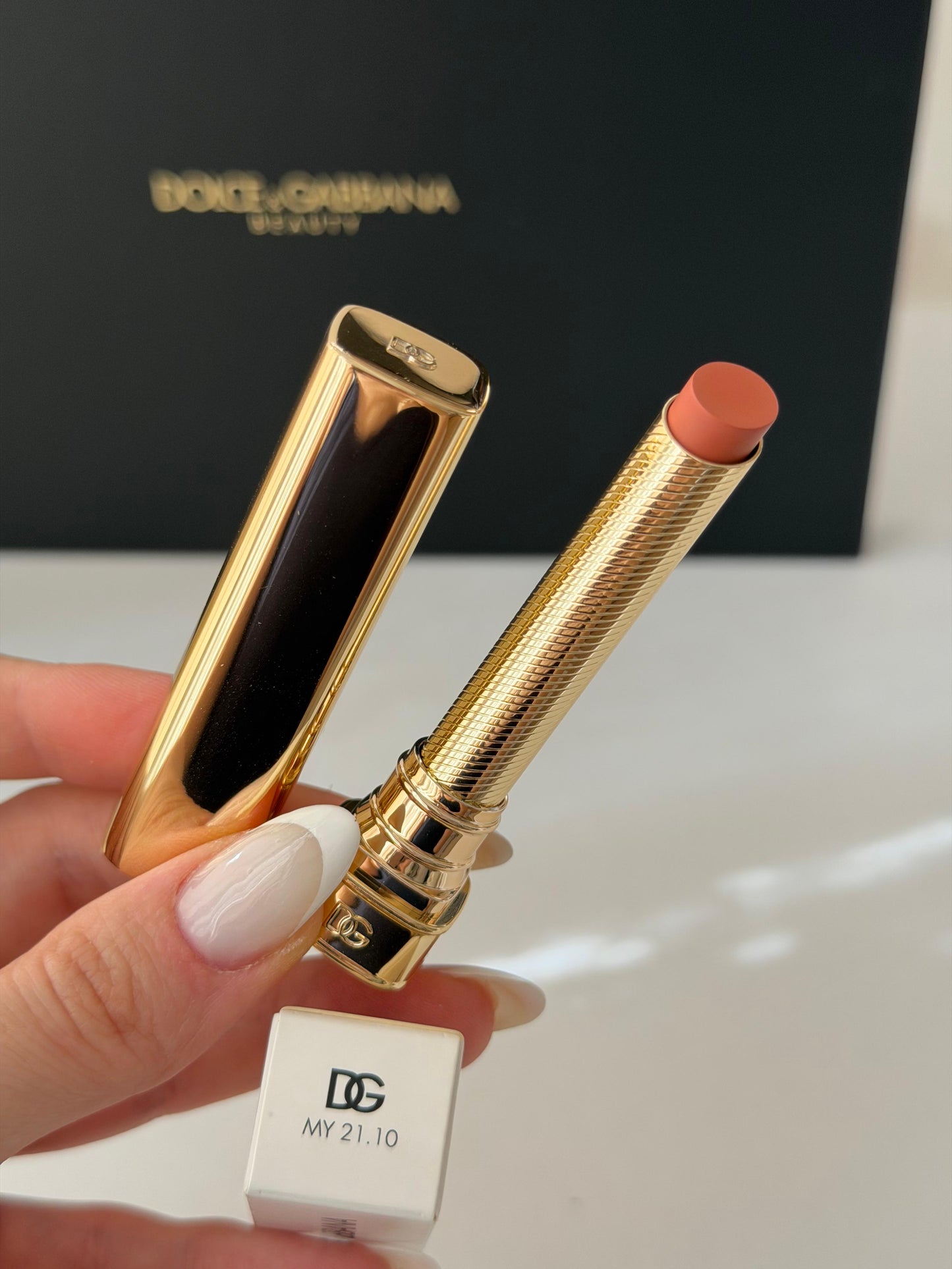 DOLCE&GABBANA My Comfy Matte Lipstick - My 21.10
Instant Rich Color & Hydration Lip Stylo