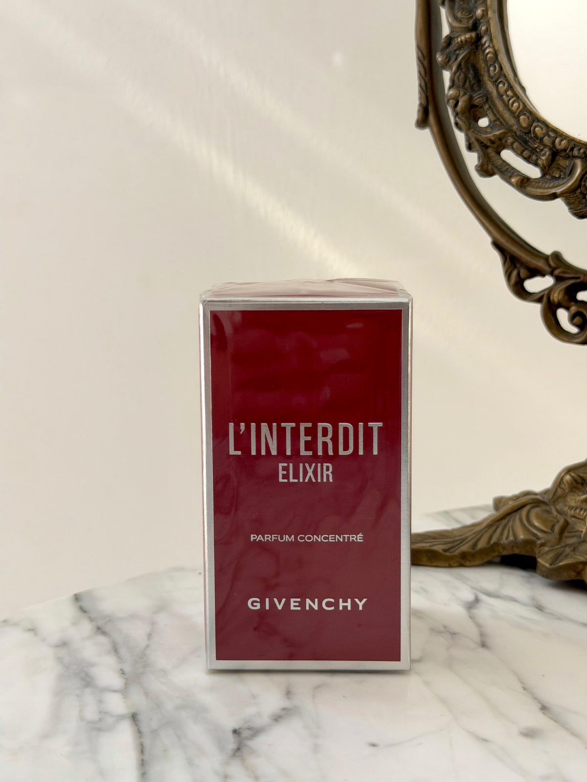 GIVENCHY L’Interdit Elixir Parfum Concentré
Floral, Woody, Gourmand
