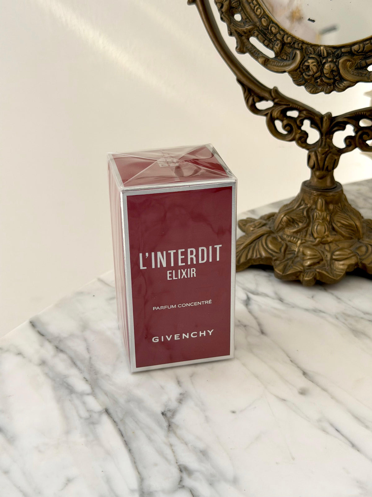 GIVENCHY L’Interdit Elixir Parfum Concentré
Floral, Woody, Gourmand