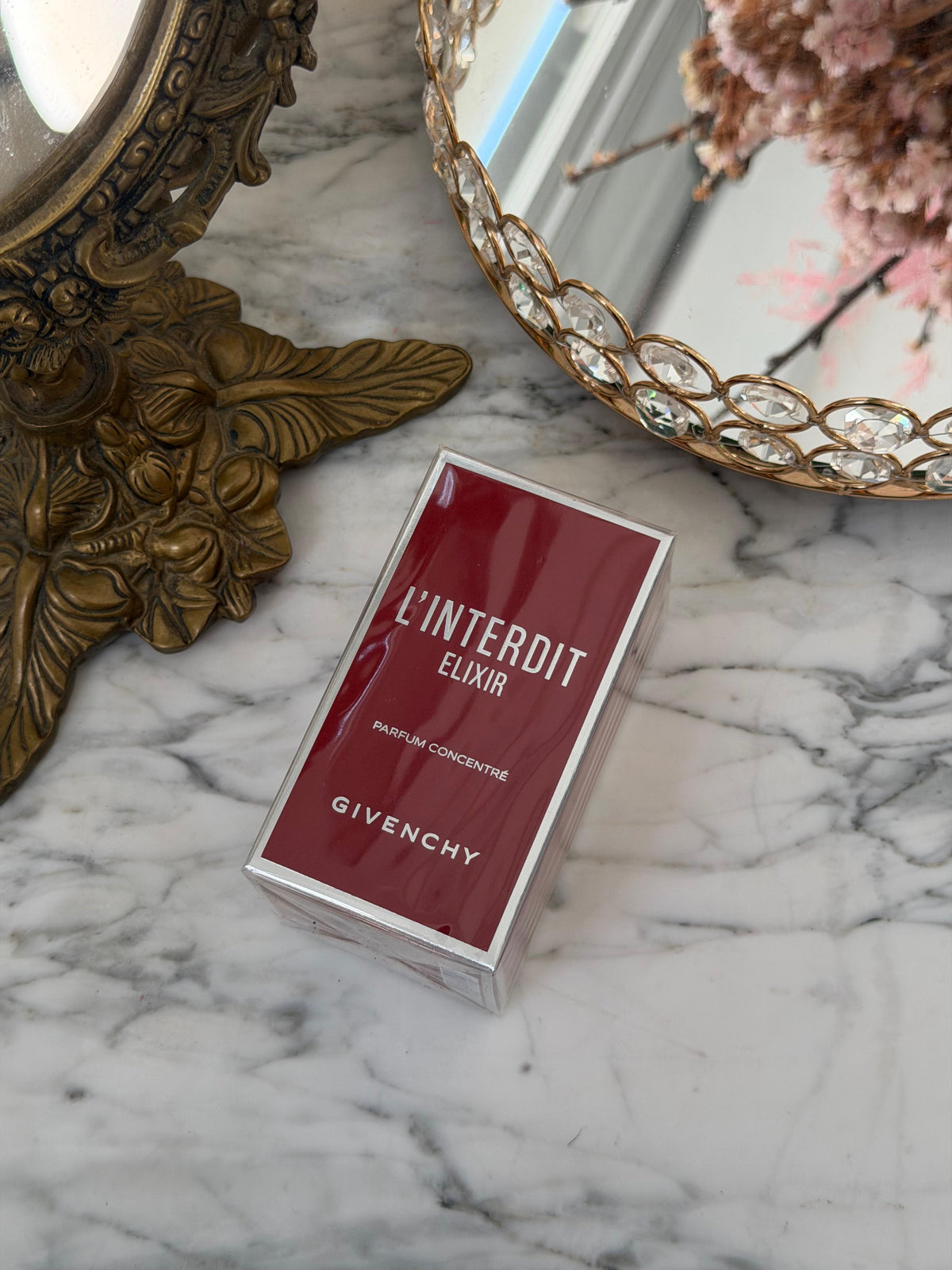 GIVENCHY L’Interdit Elixir Parfum Concentré
Floral, Woody, Gourmand
