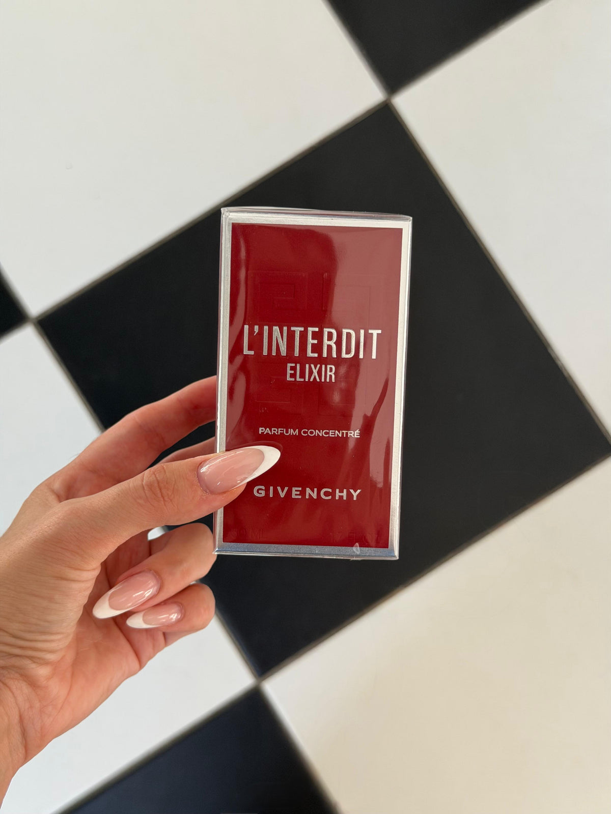 GIVENCHY L’Interdit Elixir Parfum Concentré
Floral, Woody, Gourmand