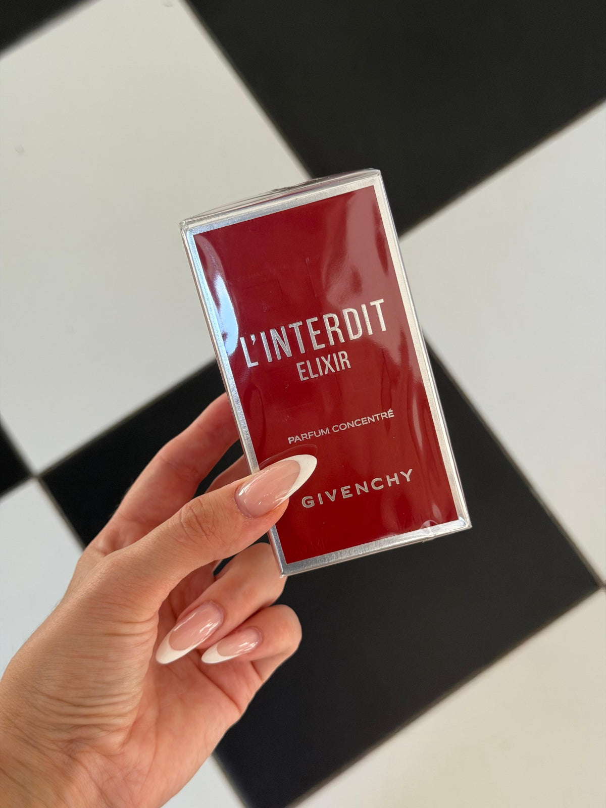 GIVENCHY L’Interdit Elixir Parfum Concentré
Floral, Woody, Gourmand