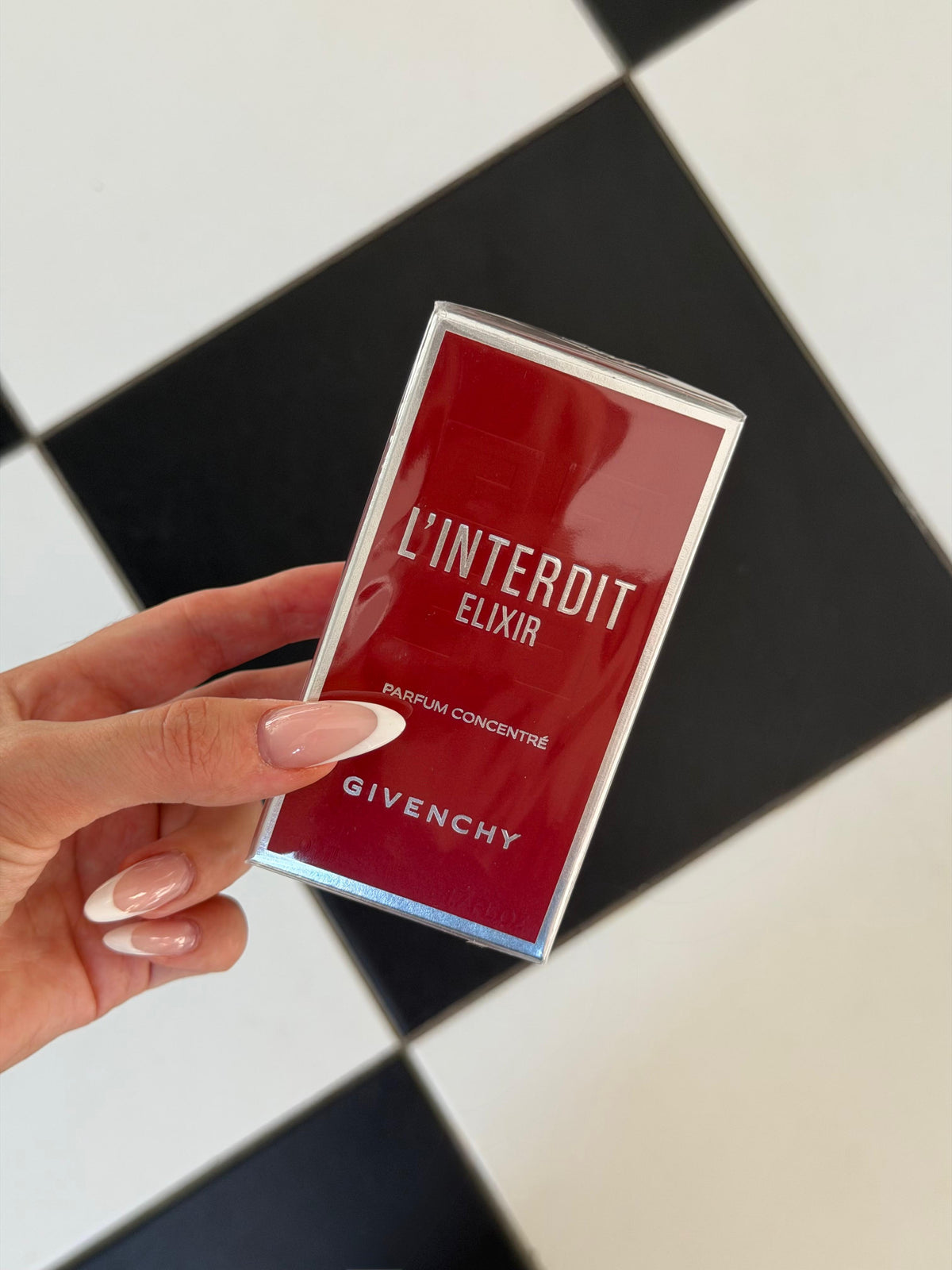 GIVENCHY L’Interdit Elixir Parfum Concentré
Floral, Woody, Gourmand