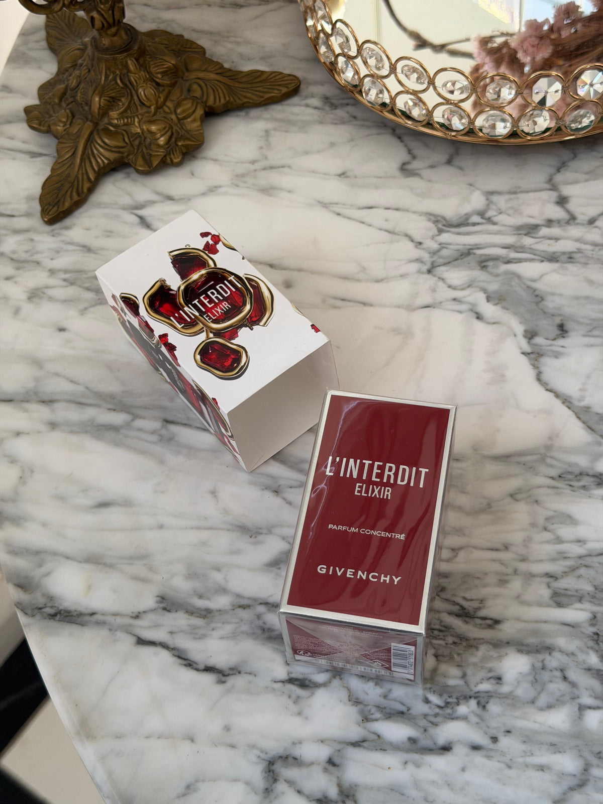 GIVENCHY L’Interdit Elixir Parfum Concentré
Floral, Woody, Gourmand