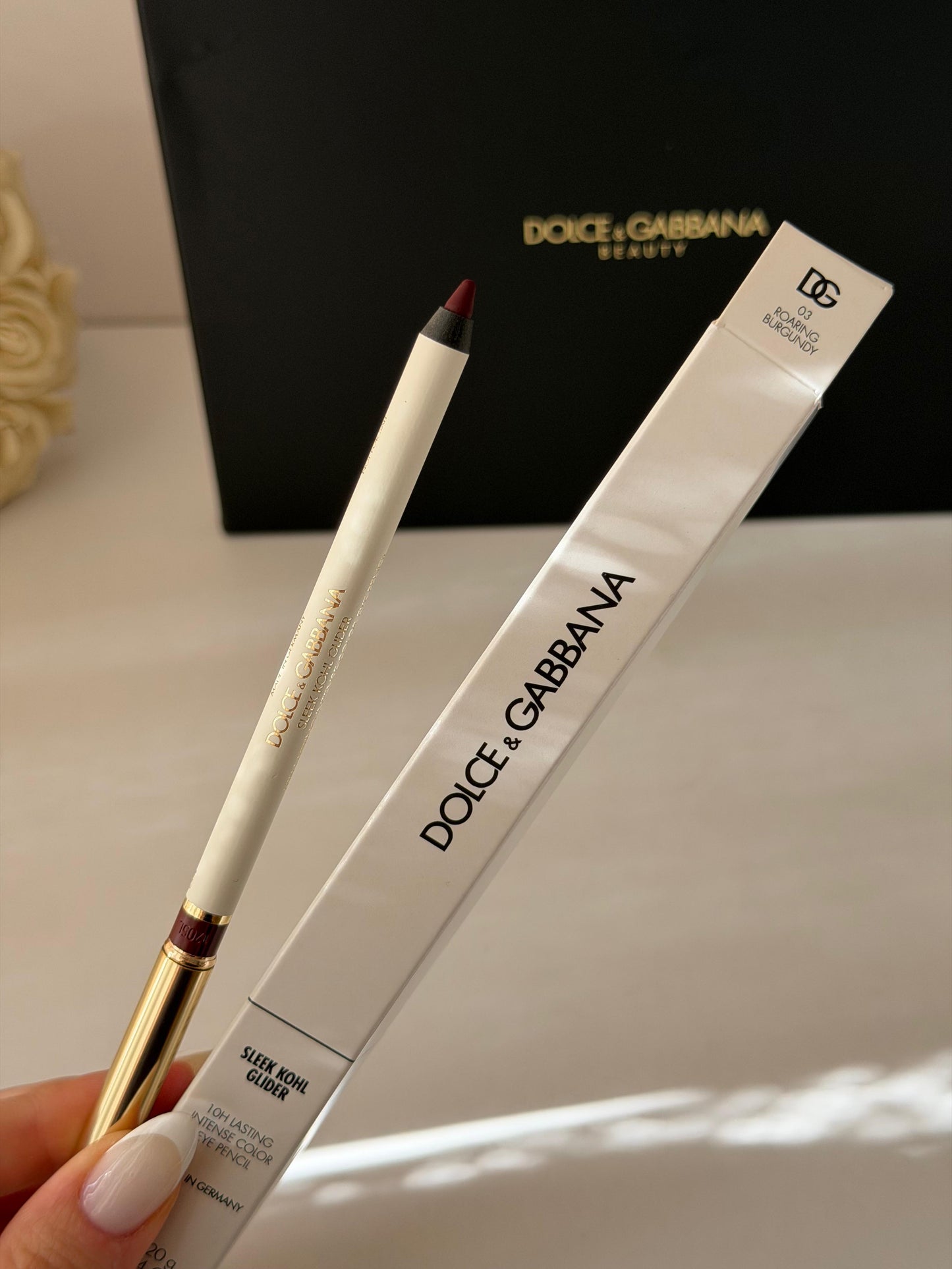 DOLCE&GABBANA Sleek Khol Glider 
10H Lasting Intense Color Eye Pencil (03)