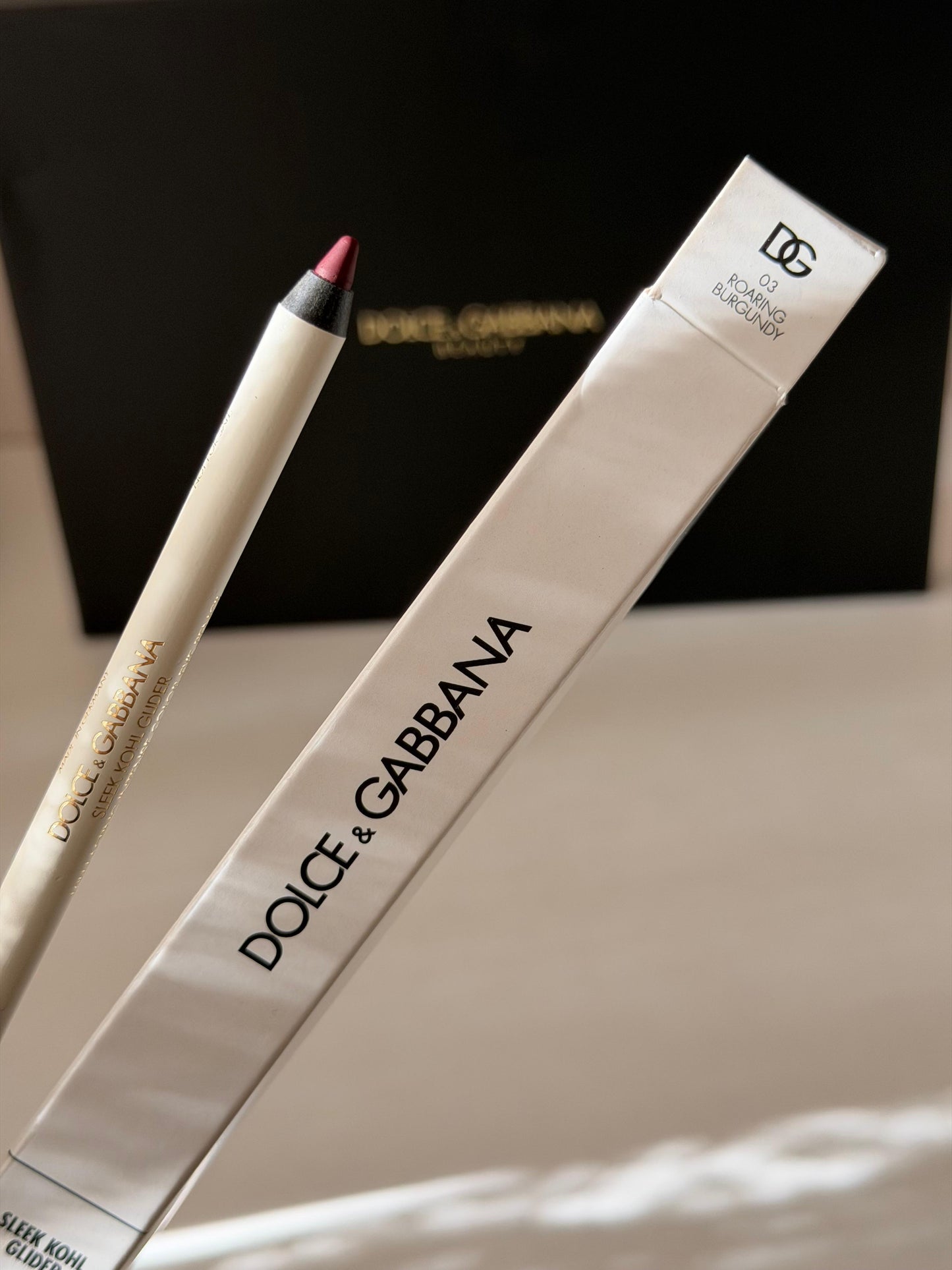DOLCE&GABBANA Sleek Khol Glider 
10H Lasting Intense Color Eye Pencil (03)