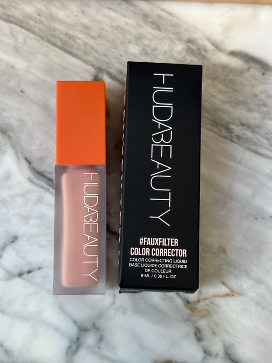 HUDA BEAUTY Concealer
#Faux Filter Under Eye Color Corrector