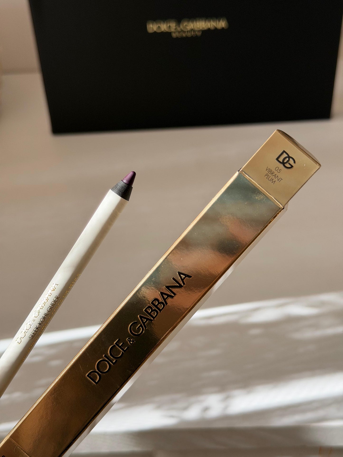 DOLCE&GABBANA Sleek Khol Glider 
10H Lasting Intense Color Eye Pencil (05)
