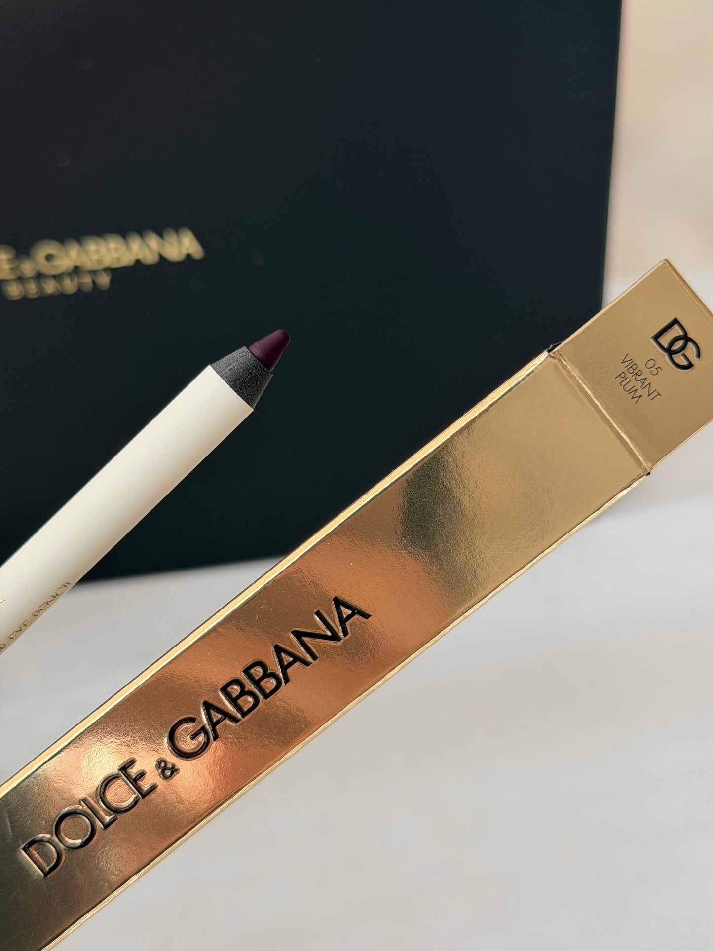 DOLCE&GABBANA Sleek Khol Glider 
10H Lasting Intense Color Eye Pencil (05)