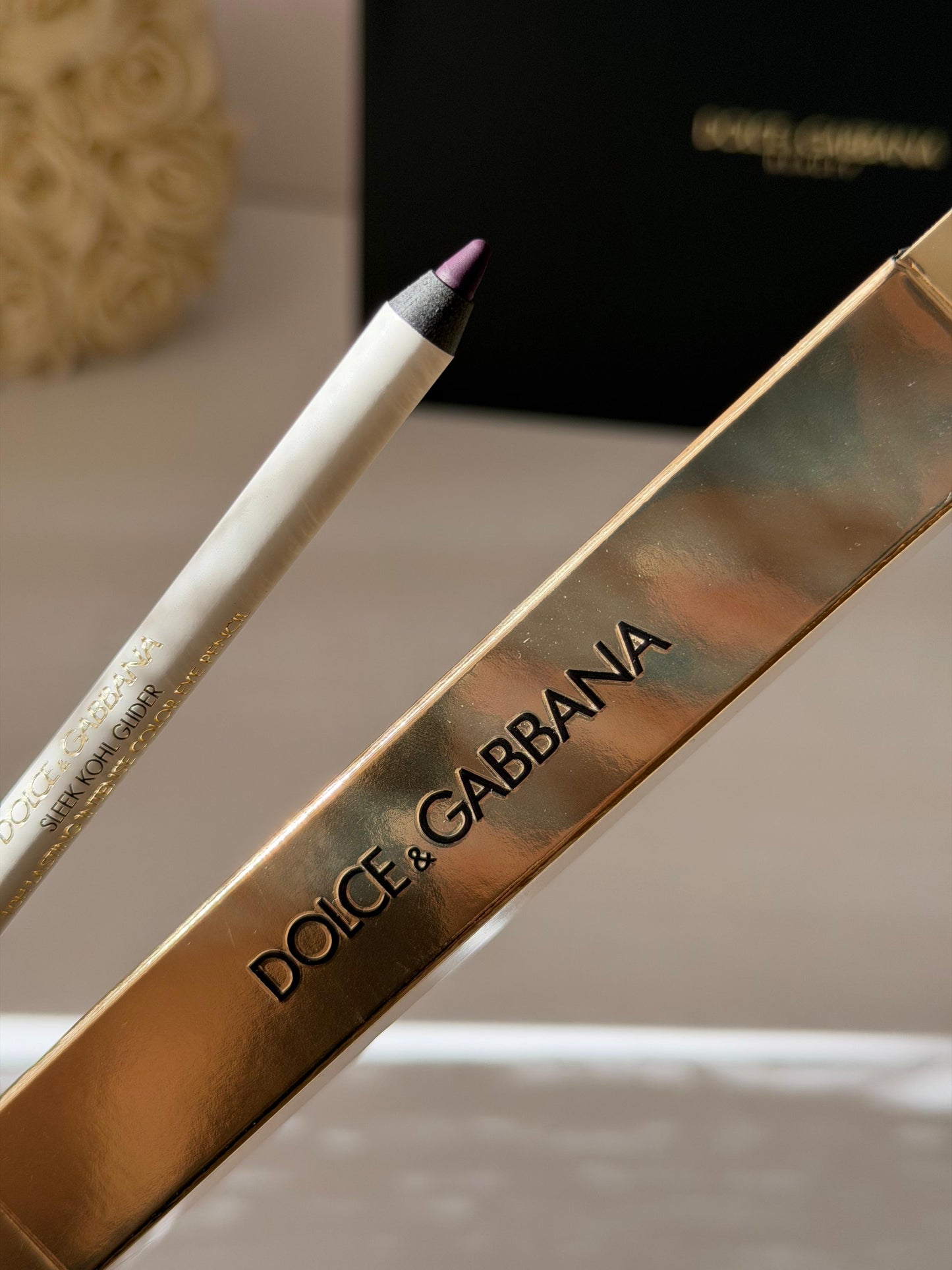 DOLCE&GABBANA Sleek Khol Glider 
10H Lasting Intense Color Eye Pencil (05)