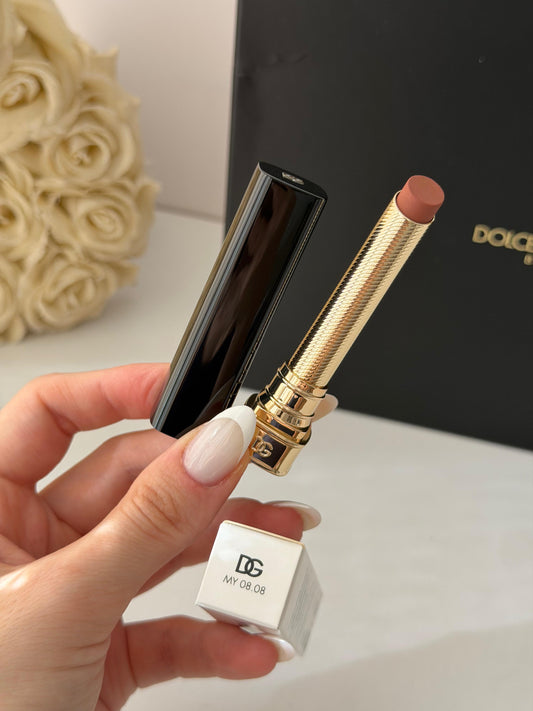 DOLCE&GABBANA My Comfy Matte Lipstick - My 08.08
Instant Rich Color & Hydration Lip Stylo