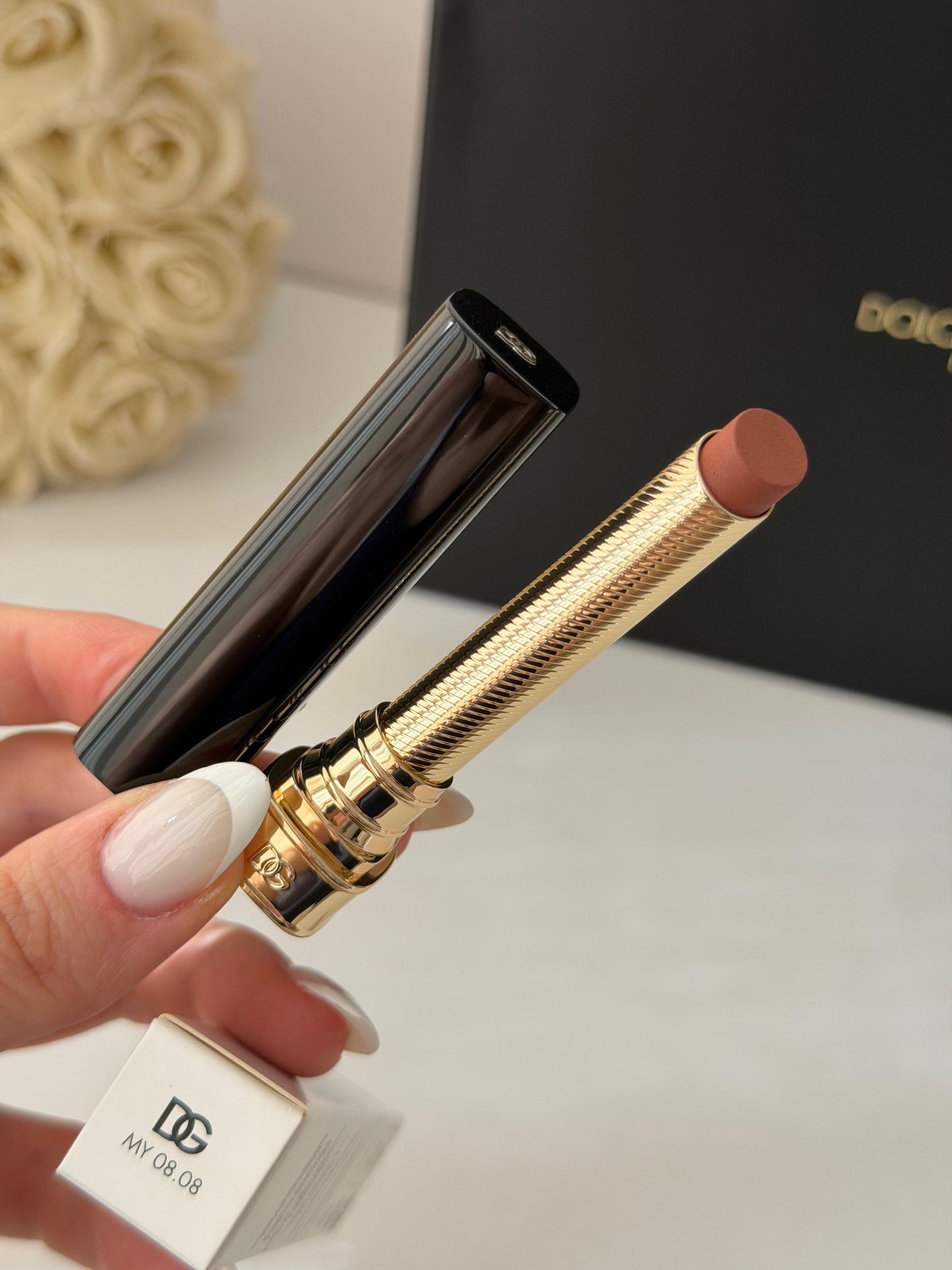 DOLCE&GABBANA My Comfy Matte Lipstick - My 08.08
Instant Rich Color & Hydration Lip Stylo