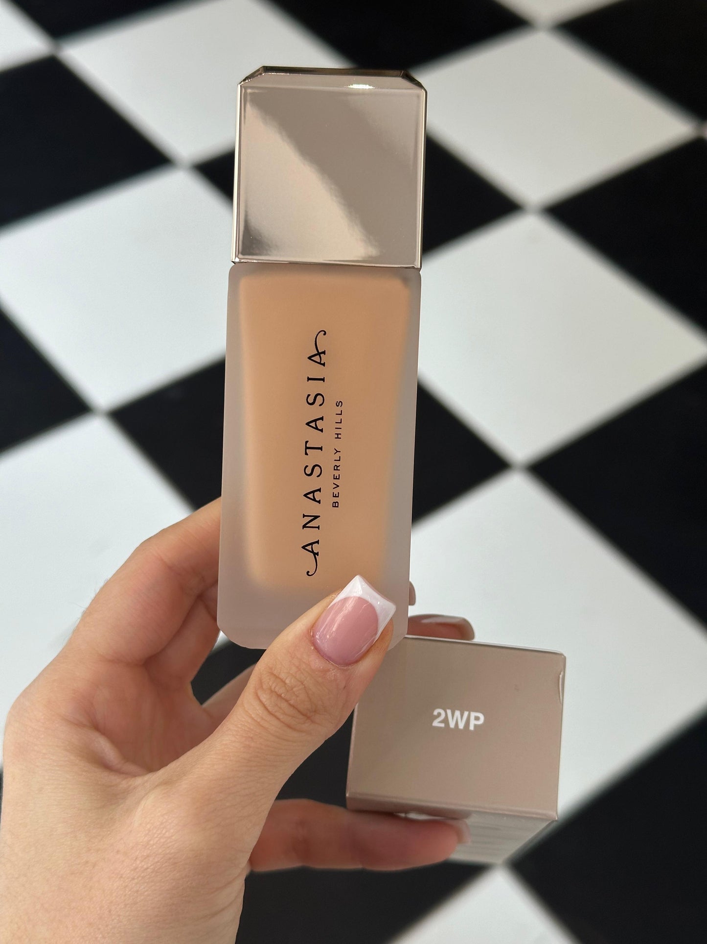 ANASTASIA BEVERLY HILLS Impeccable - Blurring Second-Skin Matte Foundation