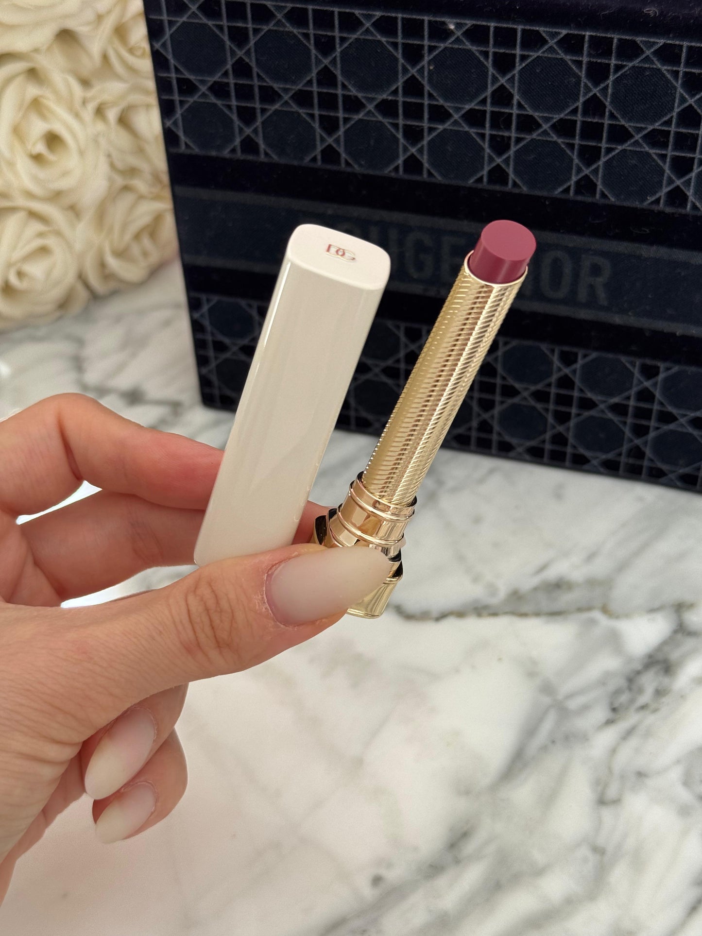 DOLCE&GABBANA My Juicy Sheer - My 01.08
Instant Shine & Hydration Lip Stylo