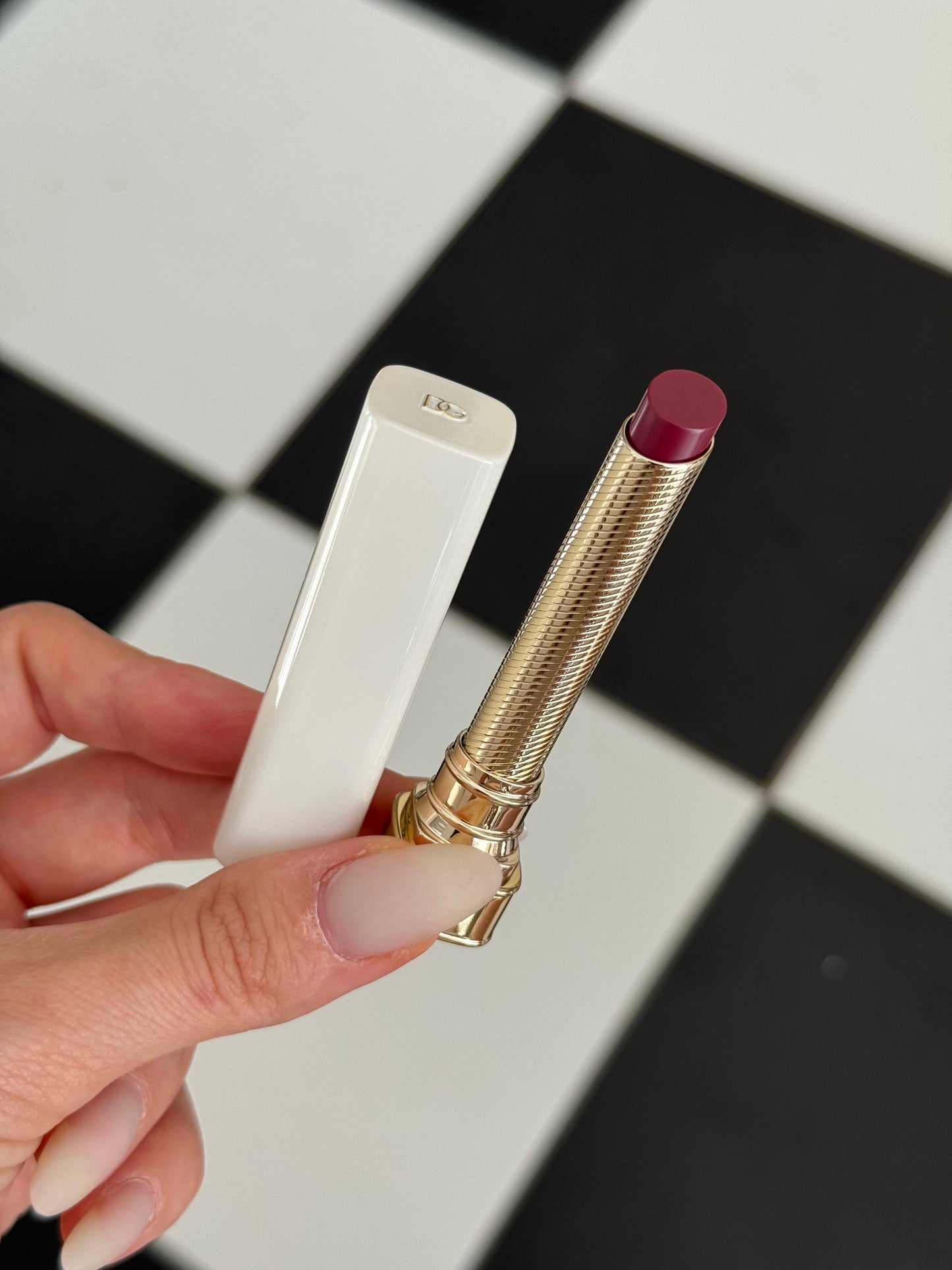 DOLCE&GABBANA My Juicy Sheer - My 01.08
Instant Shine & Hydration Lip Stylo