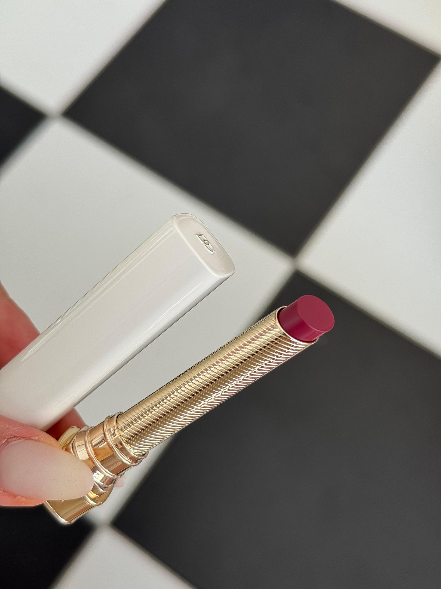 DOLCE&GABBANA My Juicy Sheer - My 01.08
Instant Shine & Hydration Lip Stylo