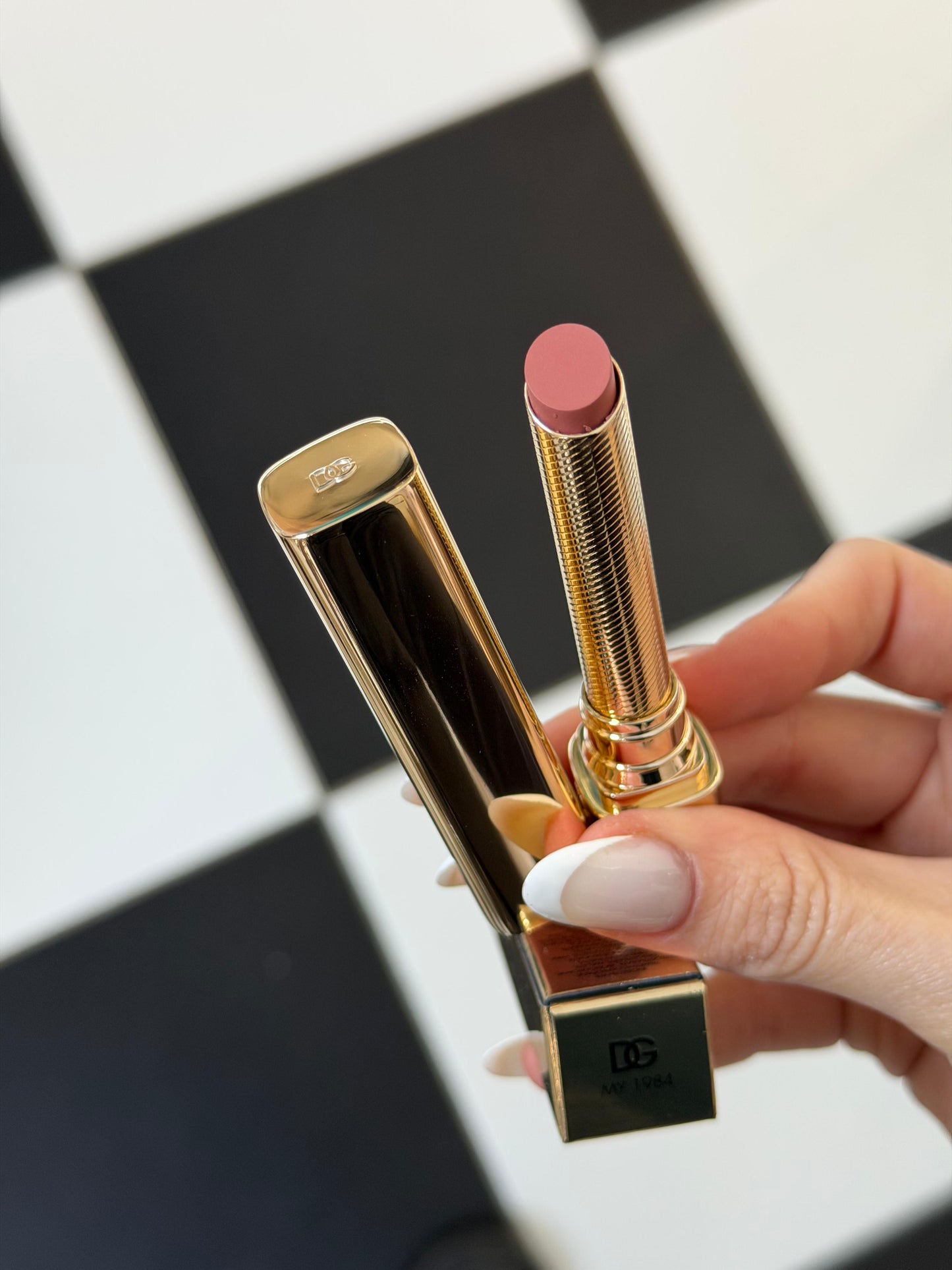 DOLCE&GABBANA My Sculpt Satin
Lasting Color & Hydration Lipstick Stylo - MY 1984