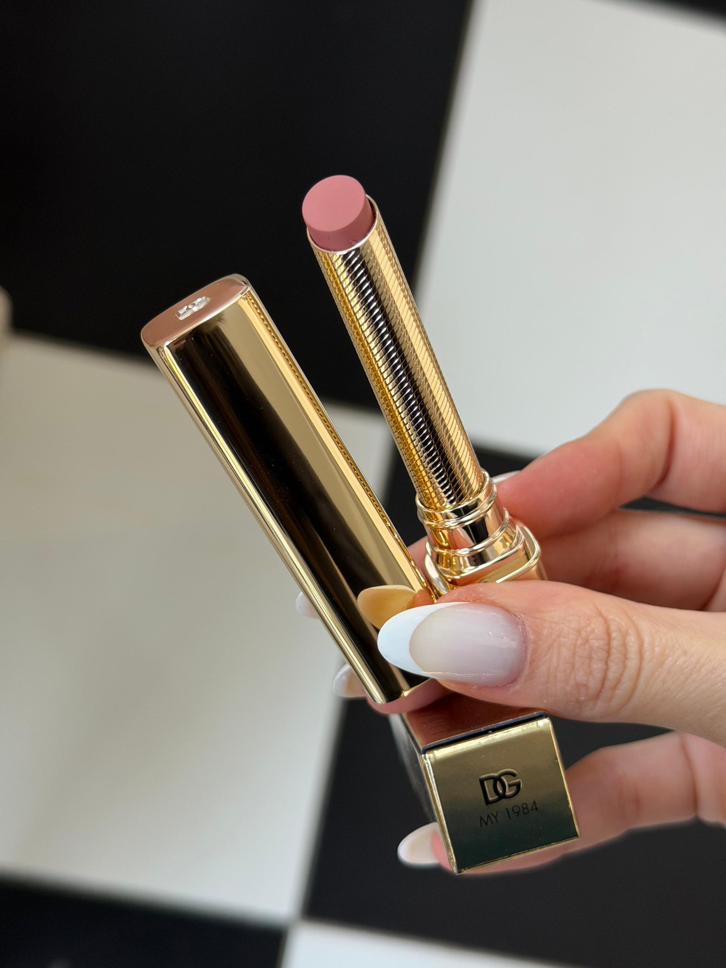 DOLCE&GABBANA My Sculpt Satin
Lasting Color & Hydration Lipstick Stylo - MY 1984