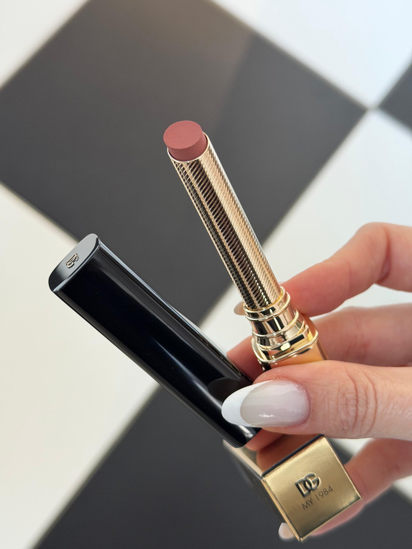 DOLCE&GABBANA My Comfy Matte Lipstick - My 1984
Instant Rich Color & Hydration Lip Stylo