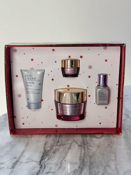 ESTÉE LAUDER Plump + Nourish
- Skincare Wonders Holiday Gift Set