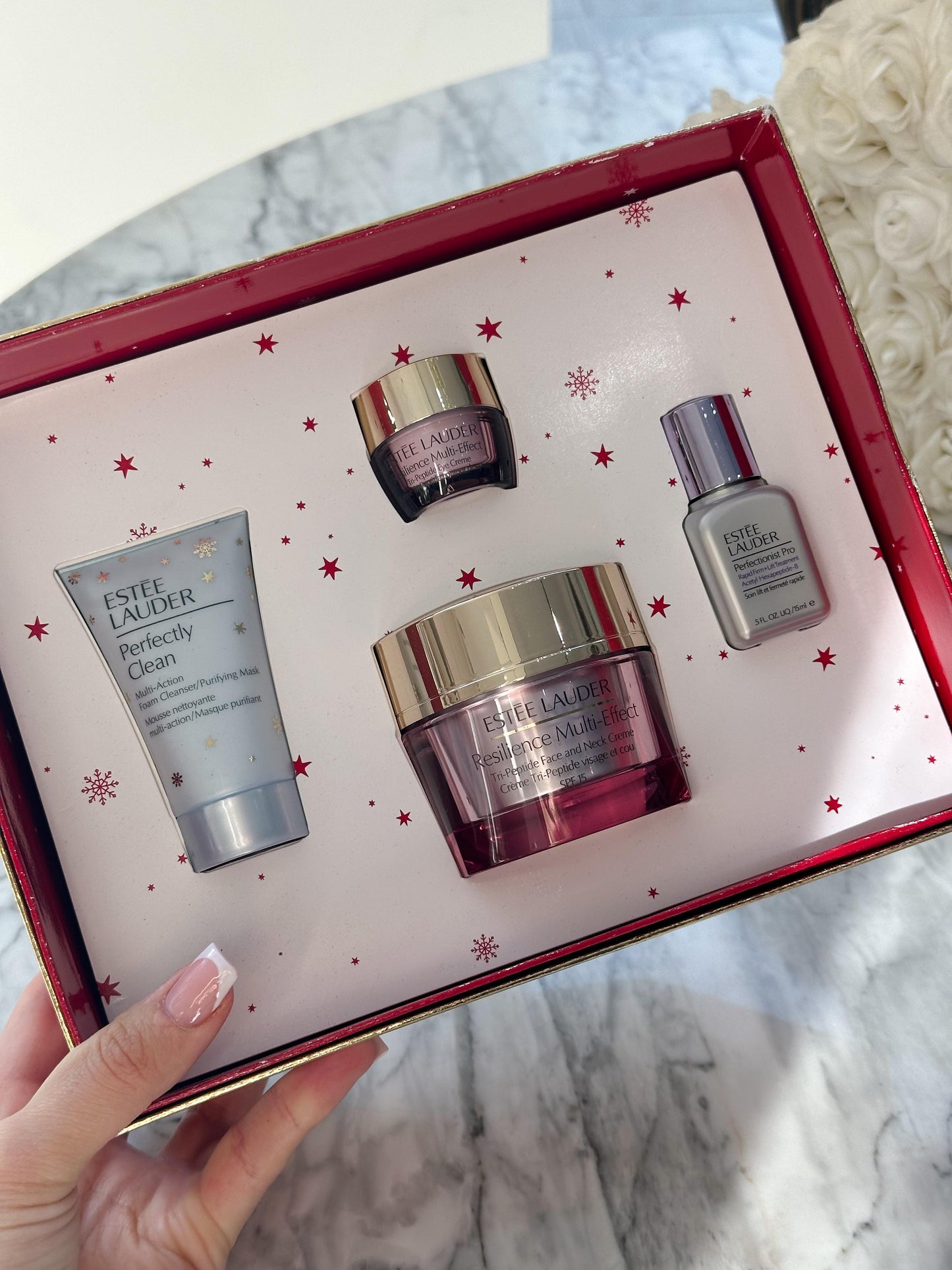 ESTÉE LAUDER Plump + Nourish
- Skincare Wonders Holiday Gift Set