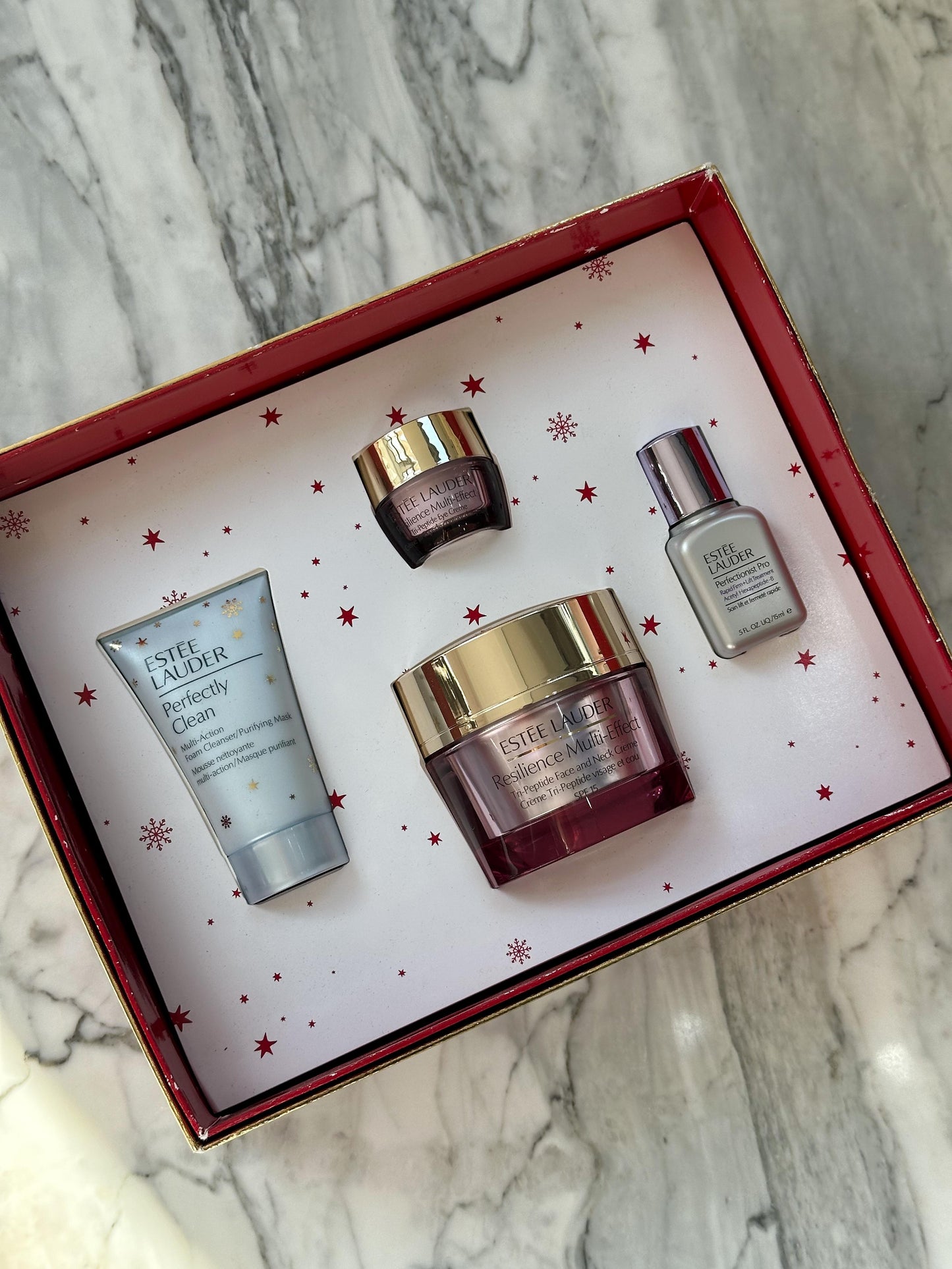 ESTÉE LAUDER Plump + Nourish
- Skincare Wonders Holiday Gift Set