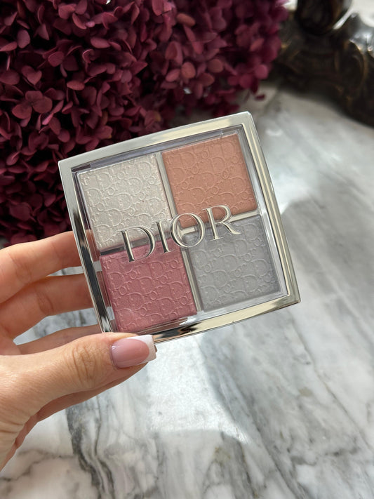 DIOR Backstage Glow Face Palette
Multi-Use Illuminating Makeup Palette - Highlight and Blush 006 Celestial Glow