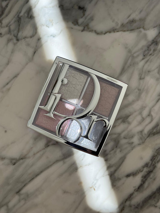 DIOR Backstage Glow Maximizer Palette (002)
Multi-Use Highlighter and Blush - Multi-Reflective Glow