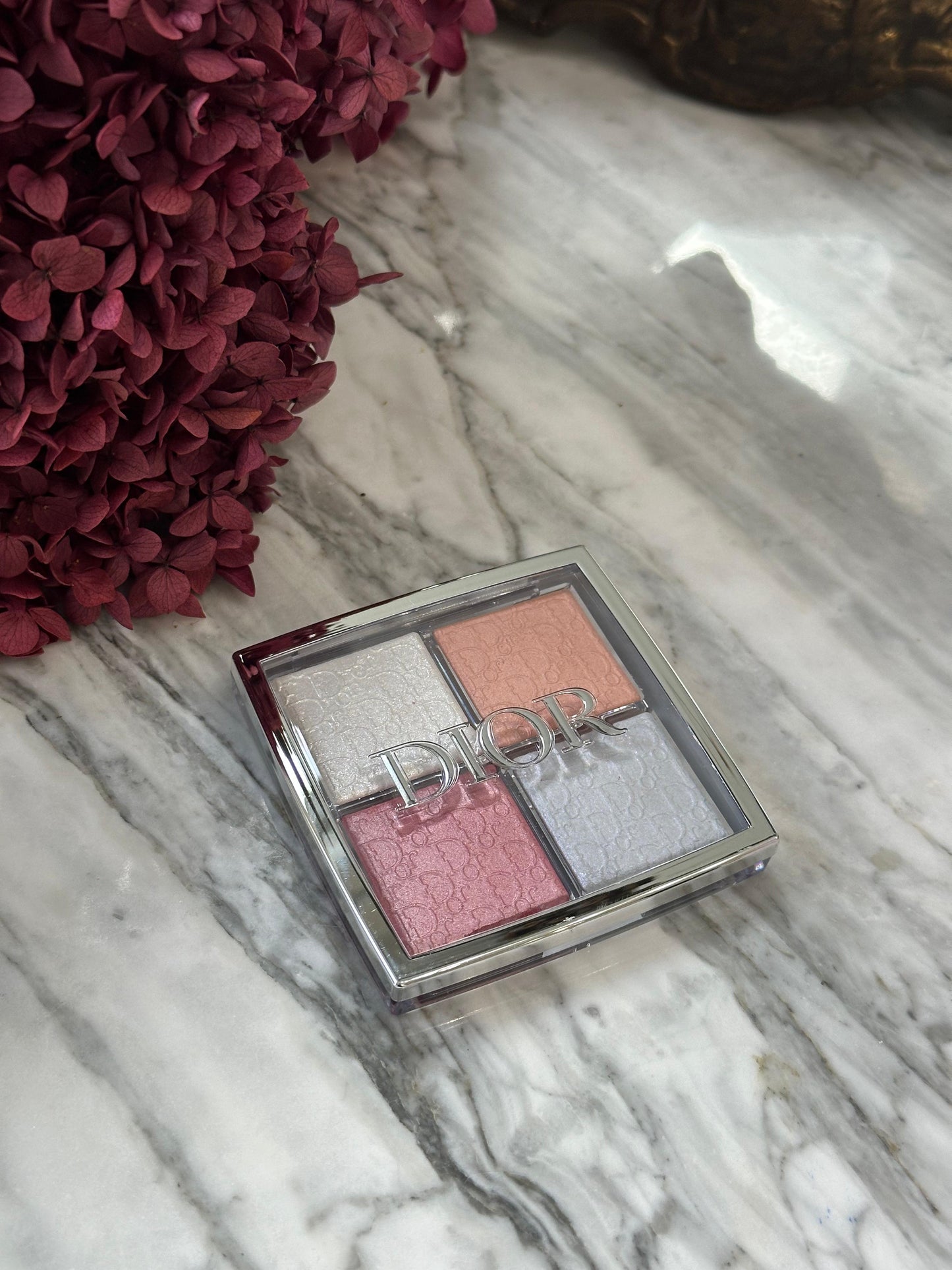 DIOR Backstage Glow Face Palette
Multi-Use Illuminating Makeup Palette - Highlight and Blush 006 Celestial Glow