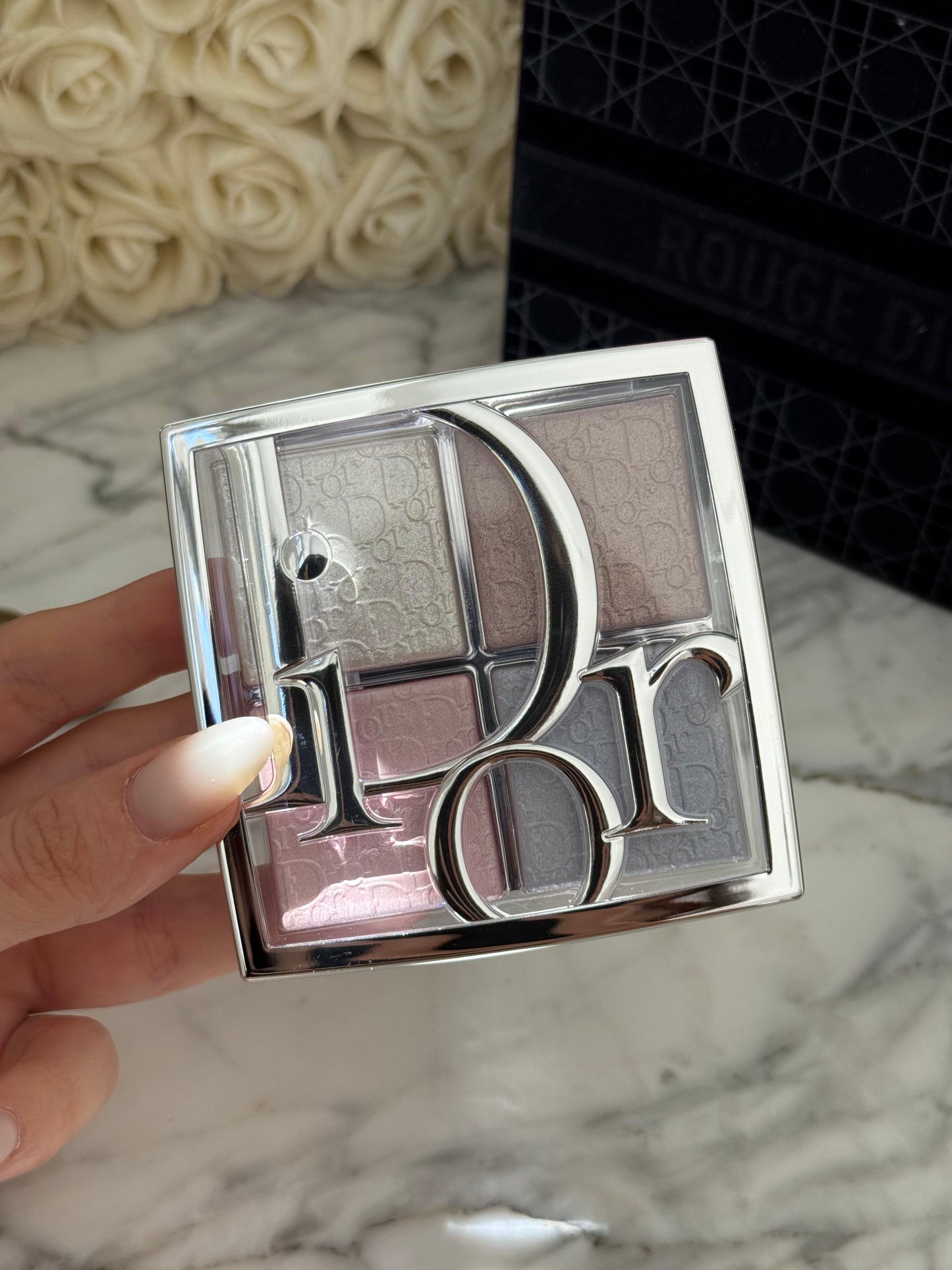DIOR Backstage Glow Maximizer Palette (002)
Multi-Use Highlighter and Blush - Multi-Reflective Glow