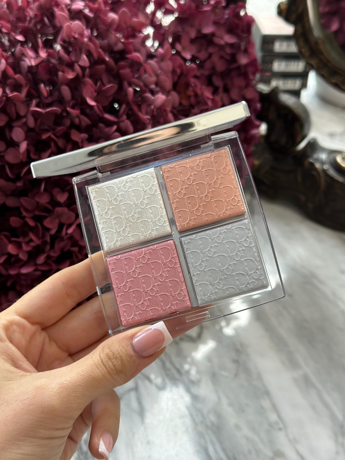 DIOR Backstage Glow Face Palette
Multi-Use Illuminating Makeup Palette - Highlight and Blush 006 Celestial Glow