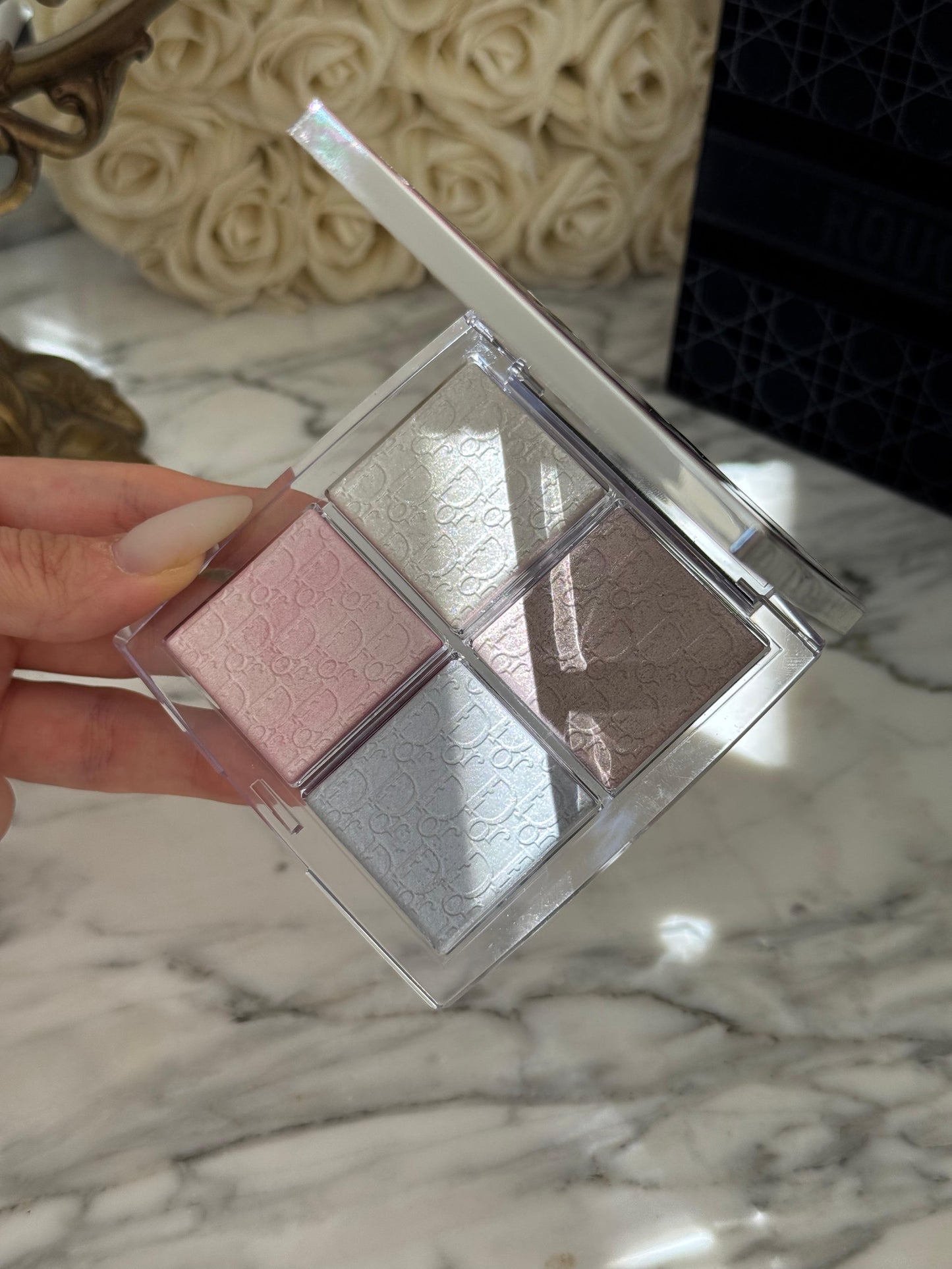 DIOR Backstage Glow Maximizer Palette (002)
Multi-Use Highlighter and Blush - Multi-Reflective Glow