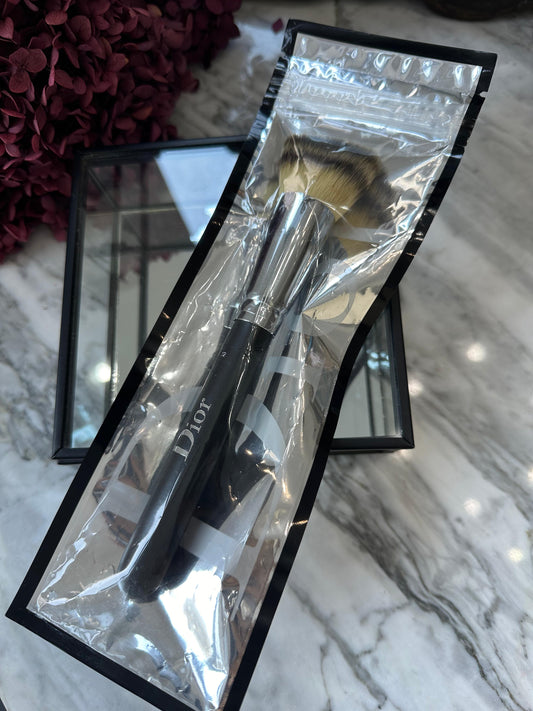 DIOR Backstage Brush N°12
Makeup Brush - Fluid Foundation Brush - Full Coverage