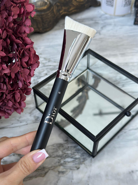 DIOR Backstage Contour Brush N°15