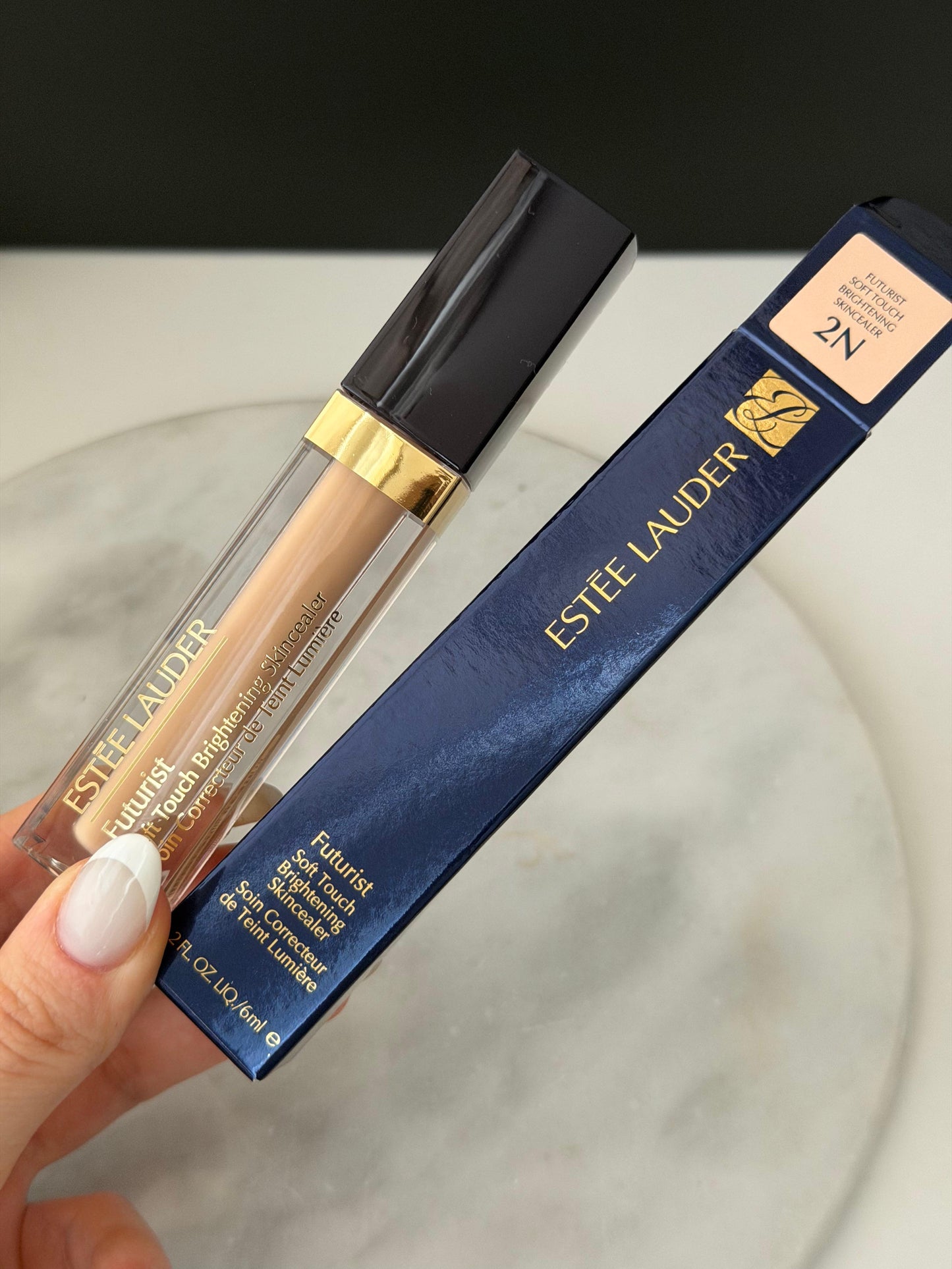 ESTÉE LAUDER Futurist
Soft Touch Brightening Skincealer Concealer (2N)