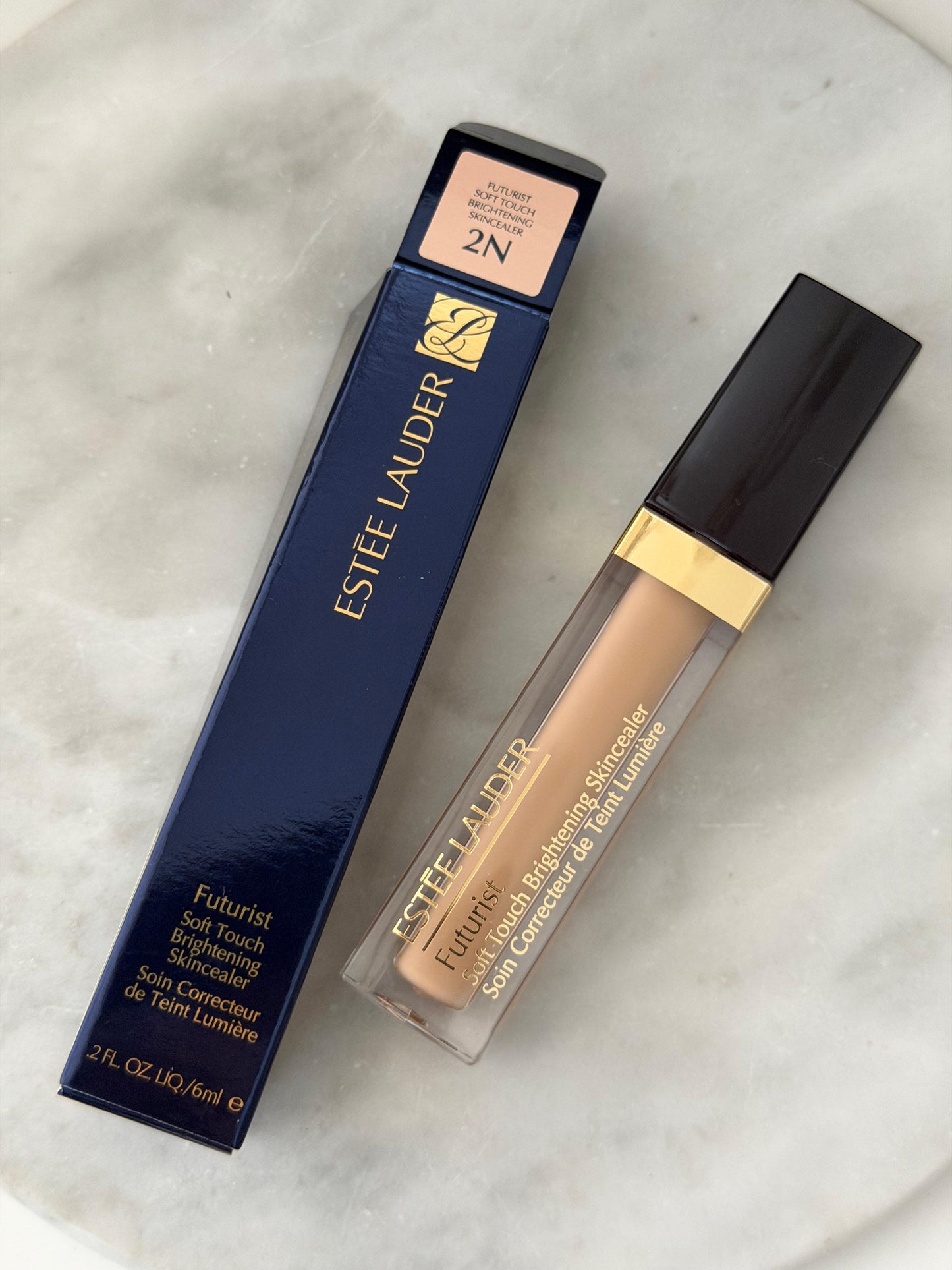 ESTÉE LAUDER Futurist
Soft Touch Brightening Skincealer Concealer (2N)