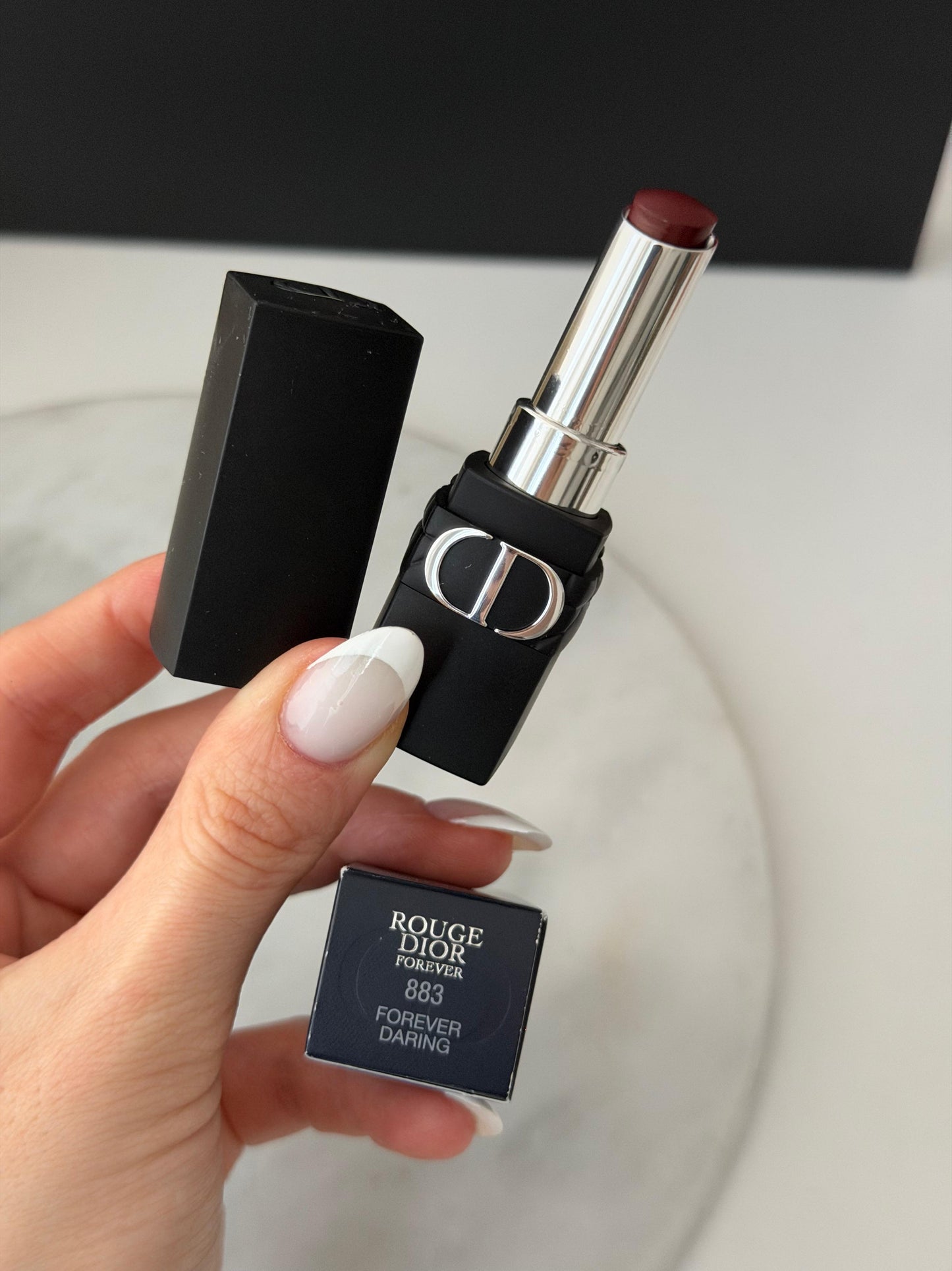 DIOR Rouge Forever (883)
Transfer-Proof Lipstick - Ultra Pigmented Matte Comfort