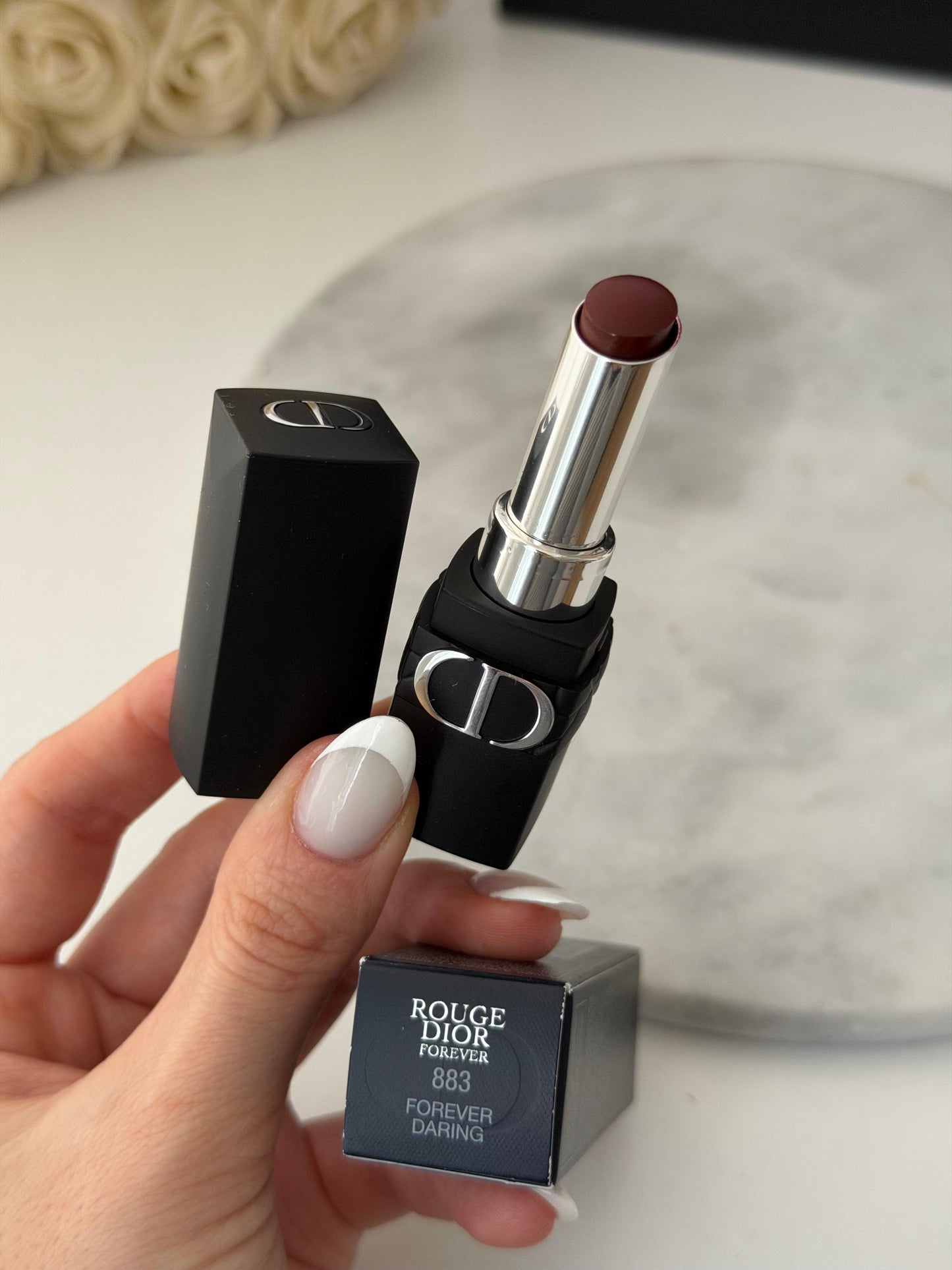 DIOR Rouge Forever (883)
Transfer-Proof Lipstick - Ultra Pigmented Matte Comfort