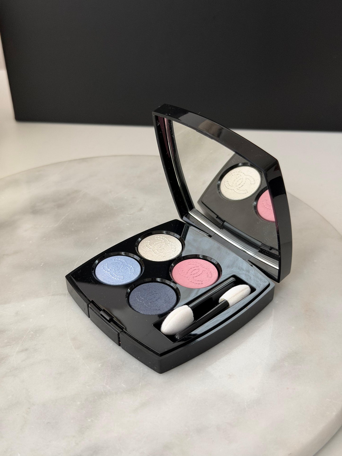 CHANEL Les 4 Ombres
Multi-Effect Quadra Eyeshadow (19)