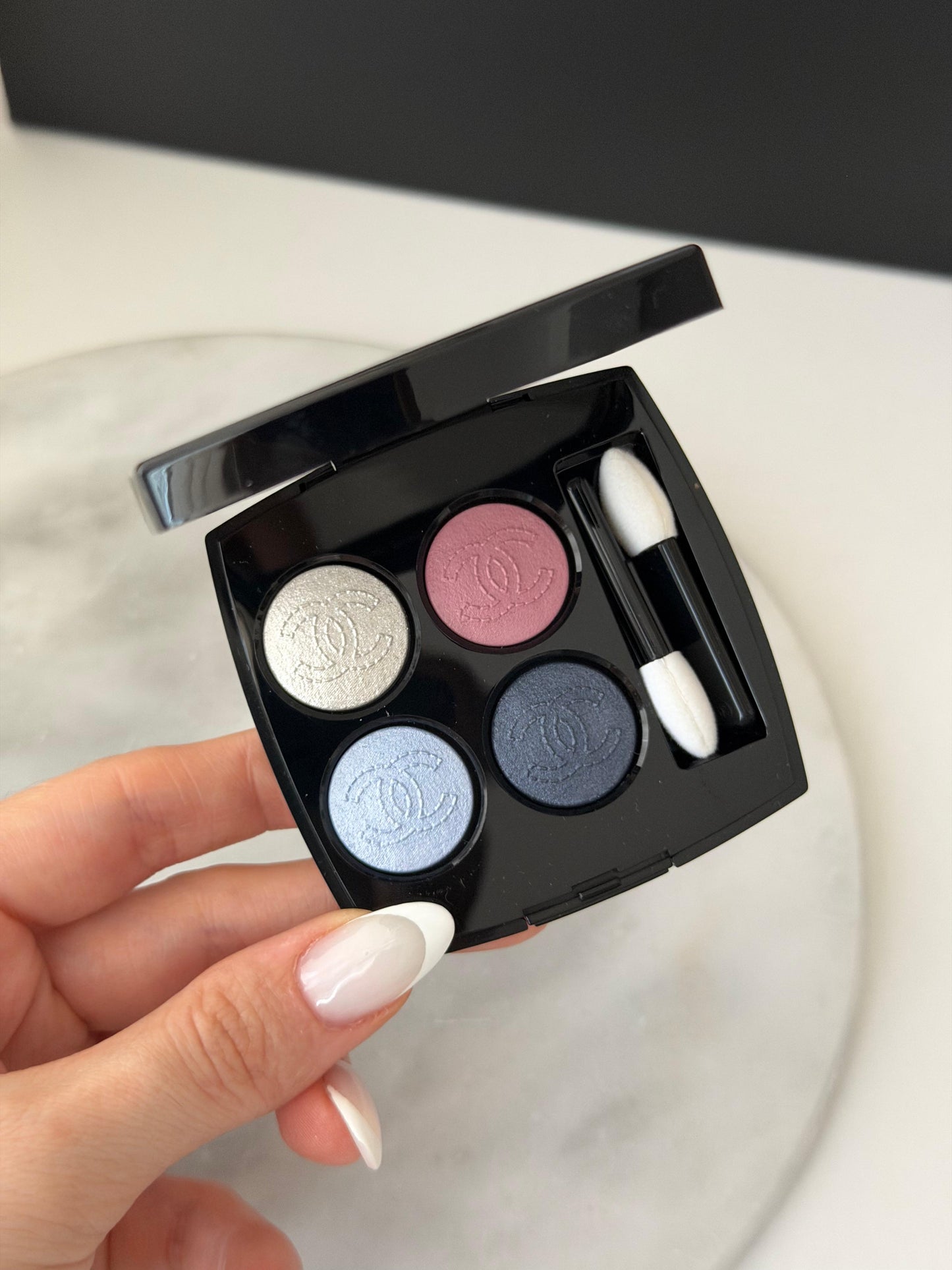 CHANEL Les 4 Ombres
Multi-Effect Quadra Eyeshadow (19)