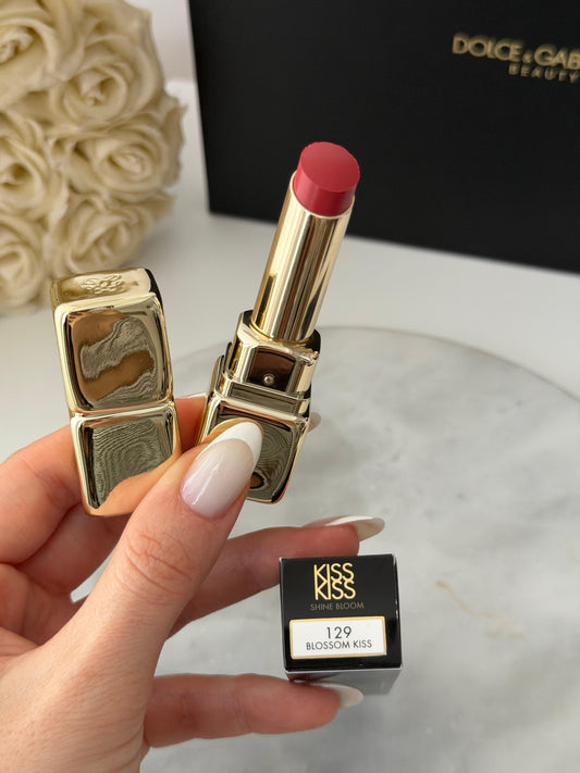 GUERLAIN KissKiss Shine Bloom
24H Hydrating Floral Care Shine Lipstick (129)