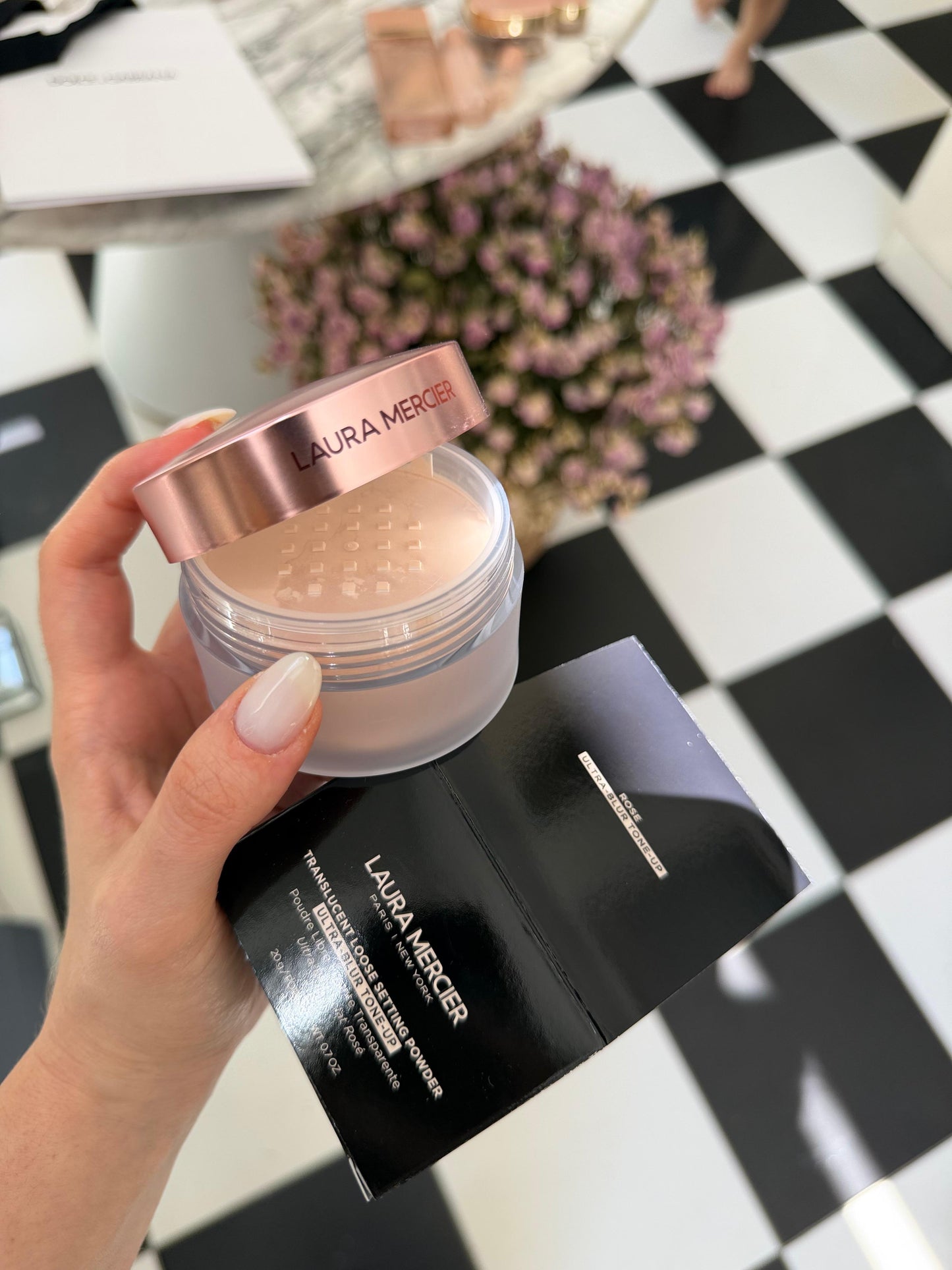 LAURA MERCIER
Translucent Loose Setting Powder
Ultra-Blur Talc-Free Tone-Up - Translucent Rose