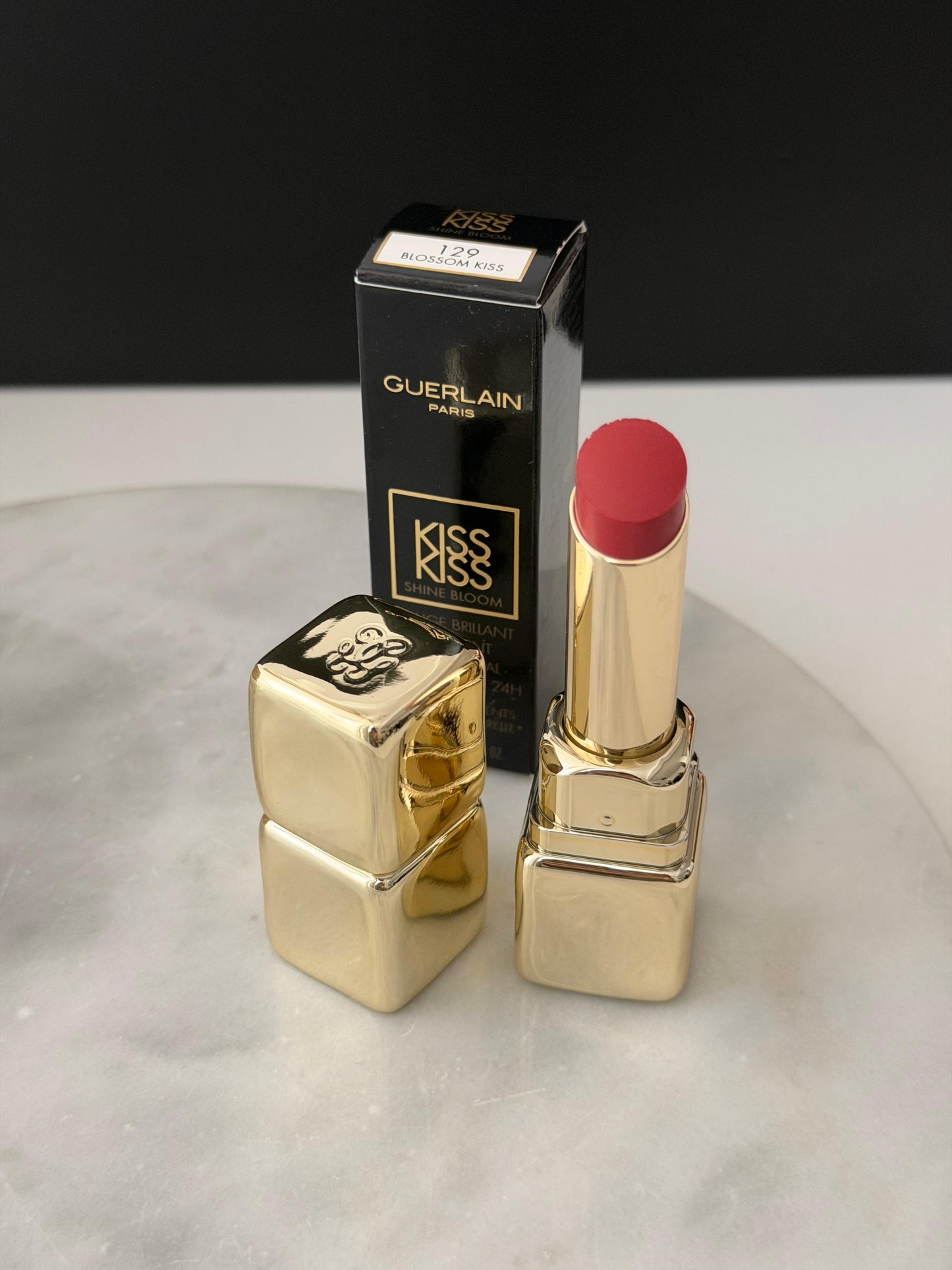 GUERLAIN KissKiss Shine Bloom
24H Hydrating Floral Care Shine Lipstick (129)